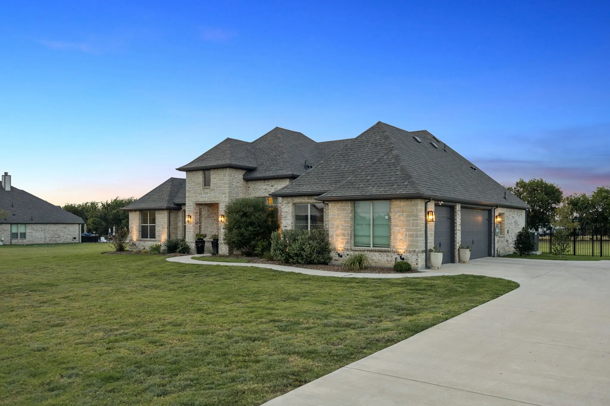 Single Family Residence For Sale in Grayson County , 330 Waterview Drive, Gunter, Texas 75058, 3 Bedroom, 2 Bathroom, 3 Garage spaces, 2,412 Sqft, built in 2024, mls#21407816, Real Estate Agent in Gunter, Homes For Sale in Grayson county, Homes For Sale in Gunter, Realtor in Gunter Texas, Real Estate Brokerage Independent Realty Texas, Luminita Cordes Realtor