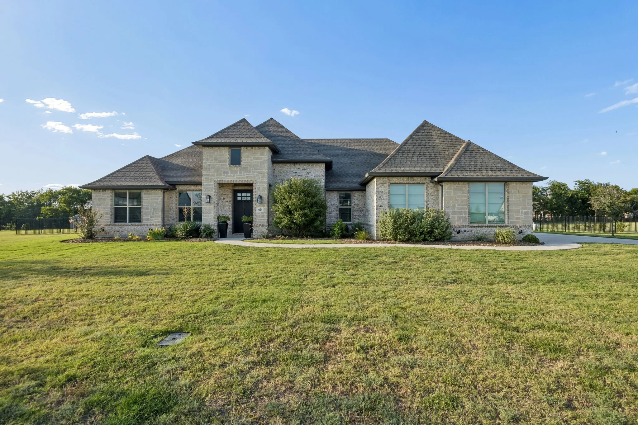 Single Family Residence For Sale in Grayson County , 330 Waterview Drive, Gunter, Texas 75058, 3 Bedroom, 2 Bathroom, 3 Garage spaces, 2,412 Sqft, built in 2024, mls#21407816, Real Estate Agent in Gunter, Homes For Sale in Grayson county, Homes For Sale in Gunter, Realtor in Gunter Texas, Real Estate Brokerage Independent Realty Texas, Luminita Cordes Realtor