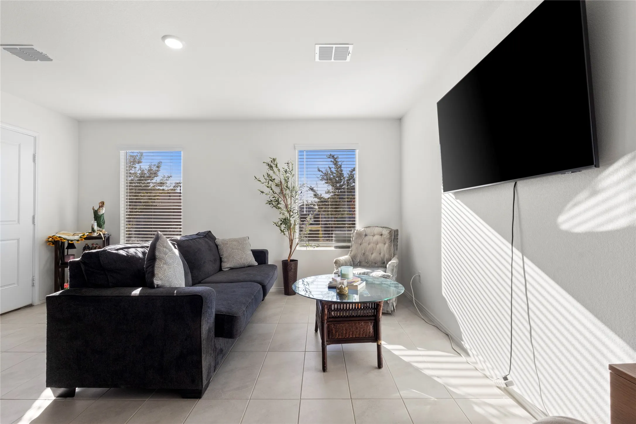 Single Family Residence For Rent in Ellis County , 451 Eagle Wind Way, Ferris, Texas 75125, 3 Bedroom, 2 Bathroom, Garage spaces, 1,043 Sqft, built in 2023, mls#21407265, Real Estate Agent in Ferris, Homes For Rent in Ellis county, Homes For Rent in Ferris, Realtor in Ferris Texas, Real Estate Brokerage Independent Realty Texas, Luminita Cordes Realtor