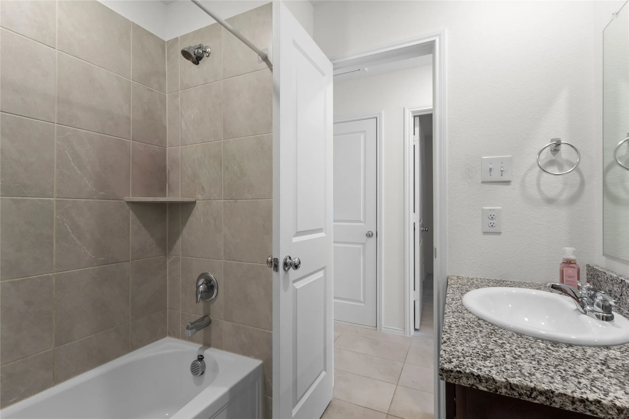 Single Family Residence For Rent in Ellis County , 451 Eagle Wind Way, Ferris, Texas 75125, 3 Bedroom, 2 Bathroom, Garage spaces, 1,043 Sqft, built in 2023, mls#21407265, Real Estate Agent in Ferris, Homes For Rent in Ellis county, Homes For Rent in Ferris, Realtor in Ferris Texas, Real Estate Brokerage Independent Realty Texas, Luminita Cordes Realtor