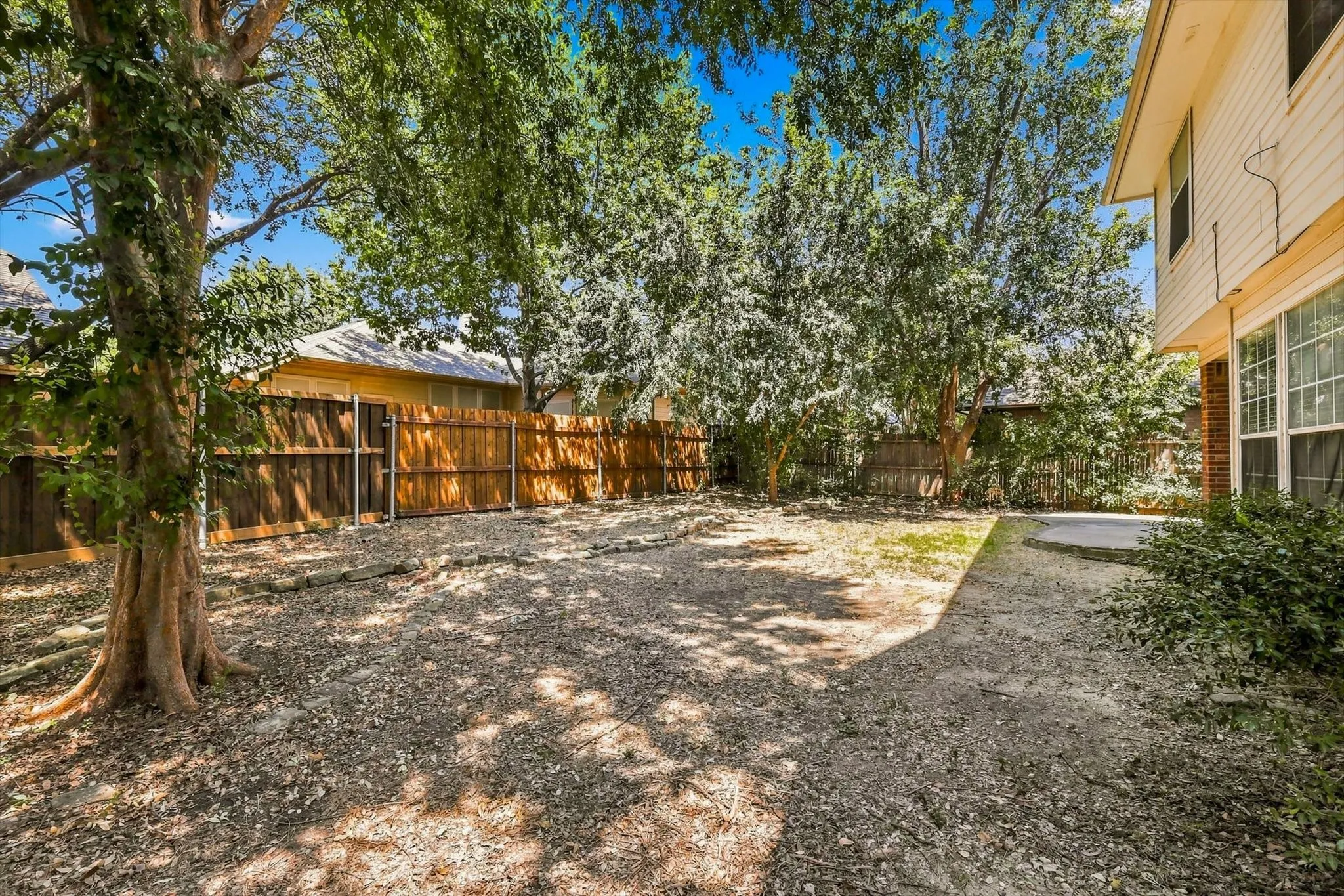 Single Family Residence For Sale in Tarrant County , 5445 Lake Powell Drive, Fort Worth, Texas 76137, 4 Bedroom, 3 Bathroom, 2 Garage spaces, 2,353 Sqft, built in 1993, mls#21407718, Real Estate Agent in Fort Worth, Homes For Sale in Tarrant county, Homes For Sale in Fort Worth, Realtor in Fort Worth Texas, Real Estate Brokerage Independent Realty Texas, Luminita Cordes Realtor