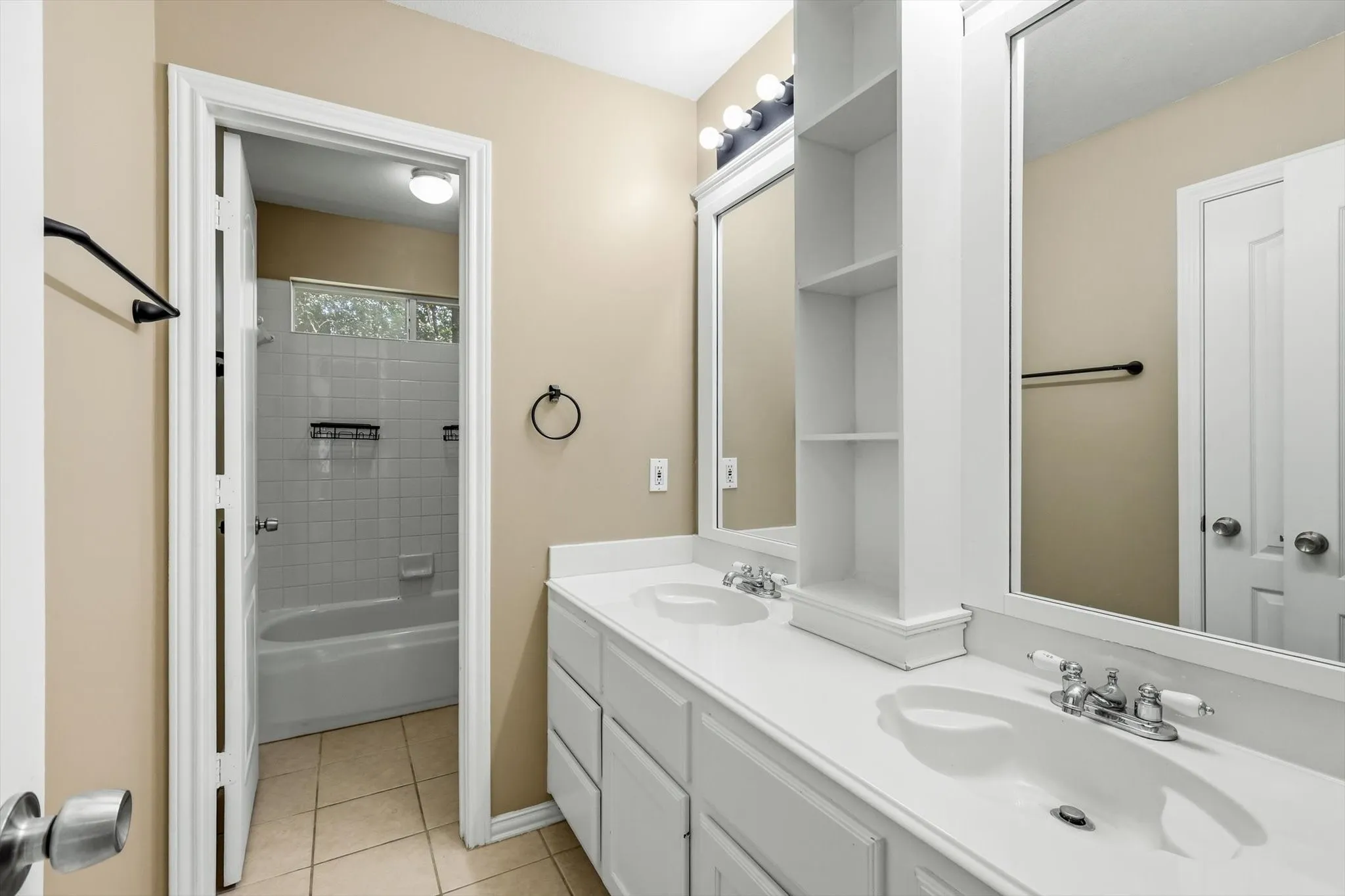 Single Family Residence For Sale in Tarrant County , 5445 Lake Powell Drive, Fort Worth, Texas 76137, 4 Bedroom, 3 Bathroom, 2 Garage spaces, 2,353 Sqft, built in 1993, mls#21407718, Real Estate Agent in Fort Worth, Homes For Sale in Tarrant county, Homes For Sale in Fort Worth, Realtor in Fort Worth Texas, Real Estate Brokerage Independent Realty Texas, Luminita Cordes Realtor