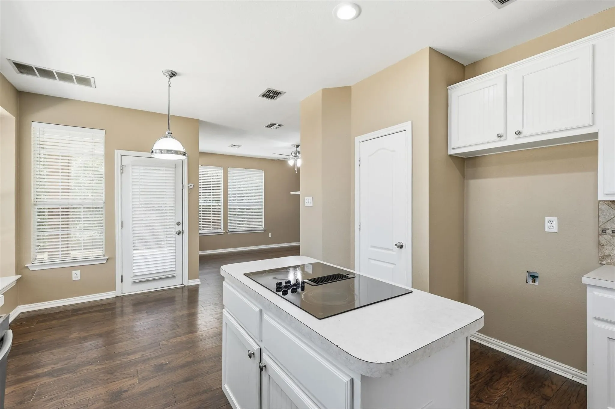 Single Family Residence For Sale in Tarrant County , 5445 Lake Powell Drive, Fort Worth, Texas 76137, 4 Bedroom, 3 Bathroom, 2 Garage spaces, 2,353 Sqft, built in 1993, mls#21407718, Real Estate Agent in Fort Worth, Homes For Sale in Tarrant county, Homes For Sale in Fort Worth, Realtor in Fort Worth Texas, Real Estate Brokerage Independent Realty Texas, Luminita Cordes Realtor