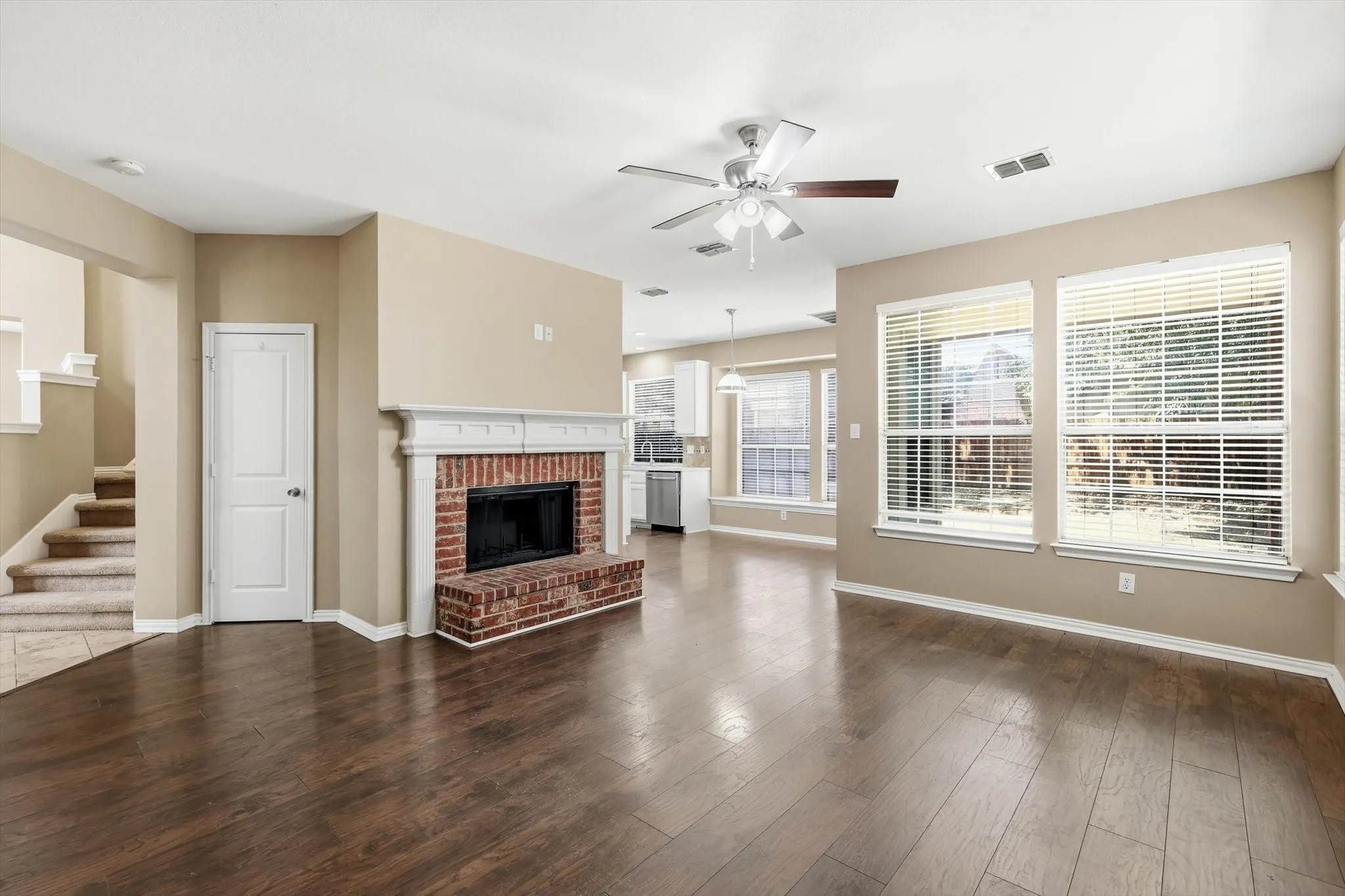 Single Family Residence For Sale in Tarrant County , 5445 Lake Powell Drive, Fort Worth, Texas 76137, 4 Bedroom, 3 Bathroom, 2 Garage spaces, 2,353 Sqft, built in 1993, mls#21407718, Real Estate Agent in Fort Worth, Homes For Sale in Tarrant county, Homes For Sale in Fort Worth, Realtor in Fort Worth Texas, Real Estate Brokerage Independent Realty Texas, Luminita Cordes Realtor