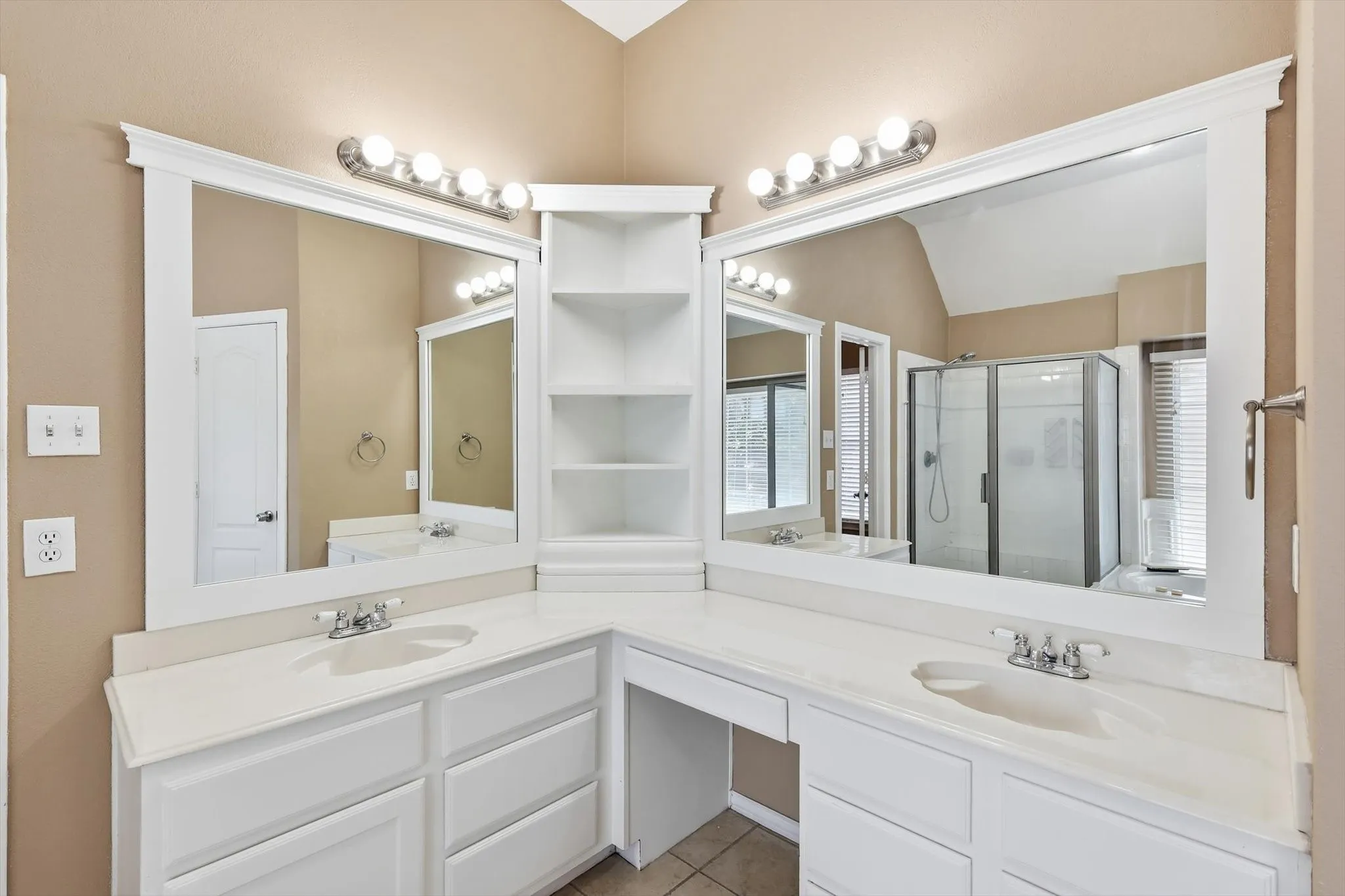 Single Family Residence For Sale in Tarrant County , 5445 Lake Powell Drive, Fort Worth, Texas 76137, 4 Bedroom, 3 Bathroom, 2 Garage spaces, 2,353 Sqft, built in 1993, mls#21407718, Real Estate Agent in Fort Worth, Homes For Sale in Tarrant county, Homes For Sale in Fort Worth, Realtor in Fort Worth Texas, Real Estate Brokerage Independent Realty Texas, Luminita Cordes Realtor