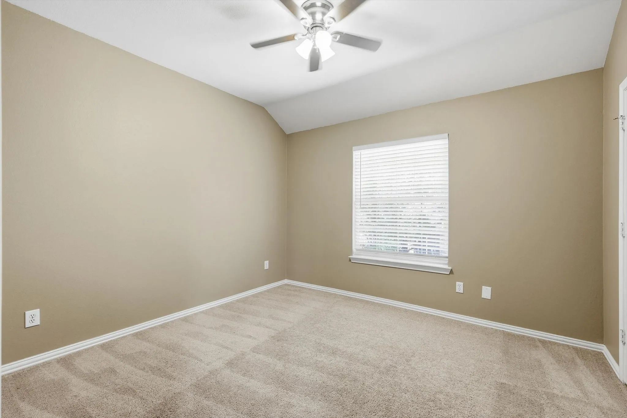 Single Family Residence For Sale in Tarrant County , 5445 Lake Powell Drive, Fort Worth, Texas 76137, 4 Bedroom, 3 Bathroom, 2 Garage spaces, 2,353 Sqft, built in 1993, mls#21407718, Real Estate Agent in Fort Worth, Homes For Sale in Tarrant county, Homes For Sale in Fort Worth, Realtor in Fort Worth Texas, Real Estate Brokerage Independent Realty Texas, Luminita Cordes Realtor