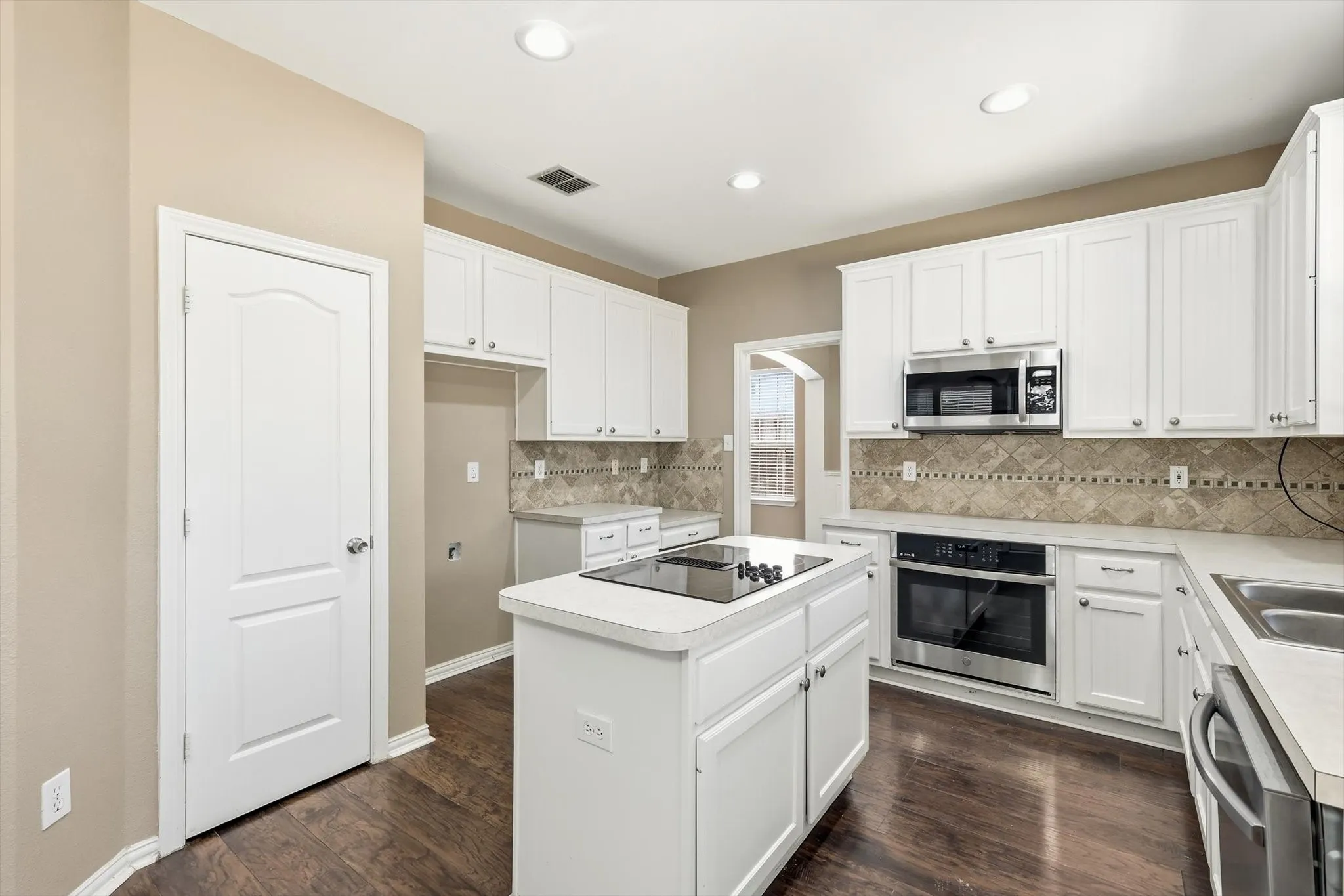 Single Family Residence For Sale in Tarrant County , 5445 Lake Powell Drive, Fort Worth, Texas 76137, 4 Bedroom, 3 Bathroom, 2 Garage spaces, 2,353 Sqft, built in 1993, mls#21407718, Real Estate Agent in Fort Worth, Homes For Sale in Tarrant county, Homes For Sale in Fort Worth, Realtor in Fort Worth Texas, Real Estate Brokerage Independent Realty Texas, Luminita Cordes Realtor