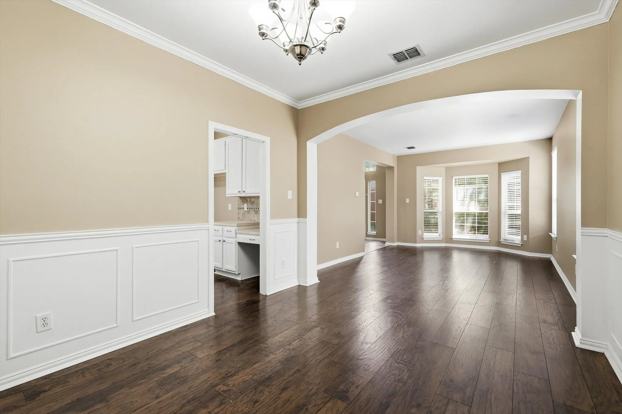 Single Family Residence For Sale in Tarrant County , 5445 Lake Powell Drive, Fort Worth, Texas 76137, 4 Bedroom, 3 Bathroom, 2 Garage spaces, 2,353 Sqft, built in 1993, mls#21407718, Real Estate Agent in Fort Worth, Homes For Sale in Tarrant county, Homes For Sale in Fort Worth, Realtor in Fort Worth Texas, Real Estate Brokerage Independent Realty Texas, Luminita Cordes Realtor
