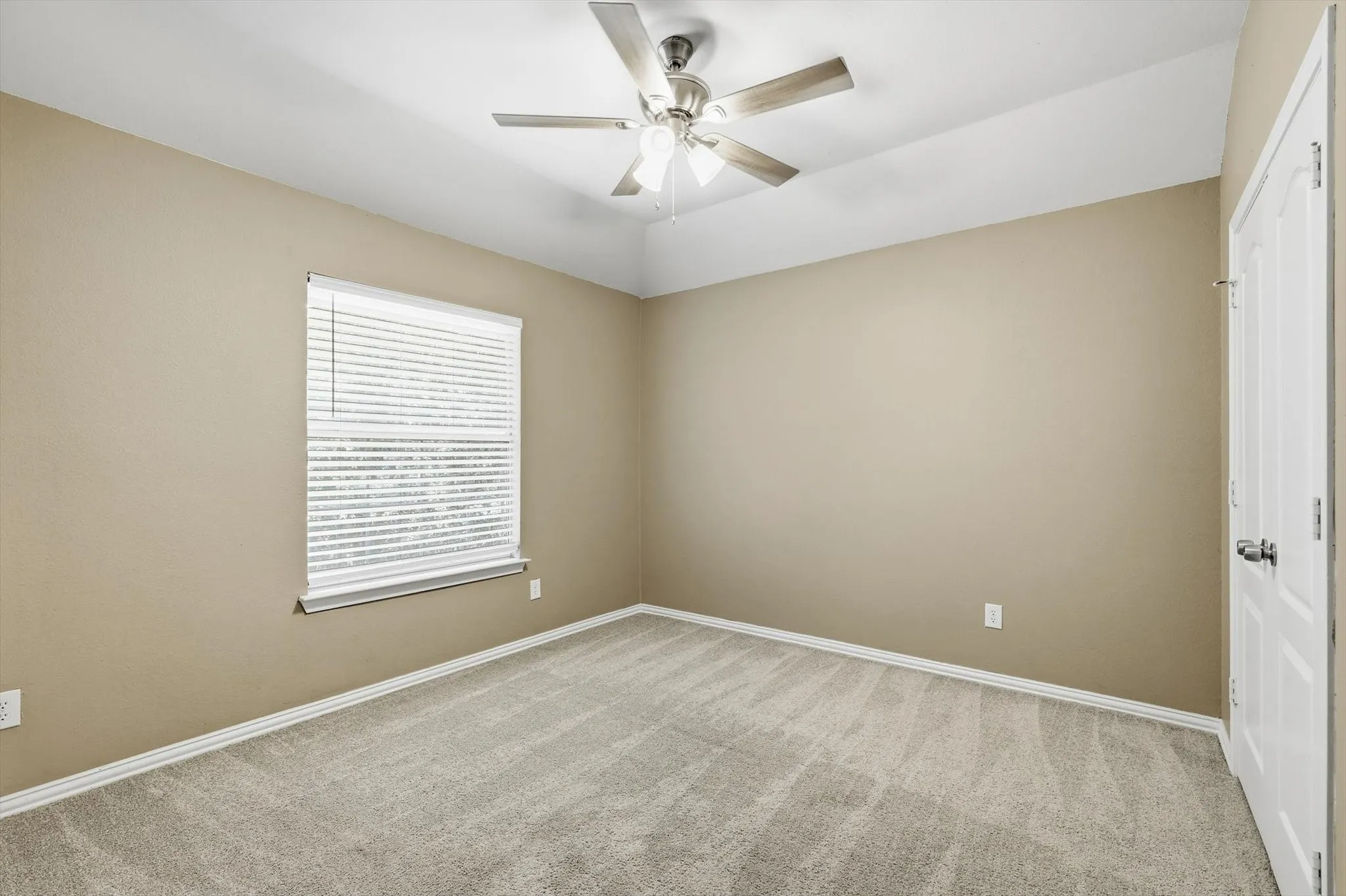Single Family Residence For Sale in Tarrant County , 5445 Lake Powell Drive, Fort Worth, Texas 76137, 4 Bedroom, 3 Bathroom, 2 Garage spaces, 2,353 Sqft, built in 1993, mls#21407718, Real Estate Agent in Fort Worth, Homes For Sale in Tarrant county, Homes For Sale in Fort Worth, Realtor in Fort Worth Texas, Real Estate Brokerage Independent Realty Texas, Luminita Cordes Realtor