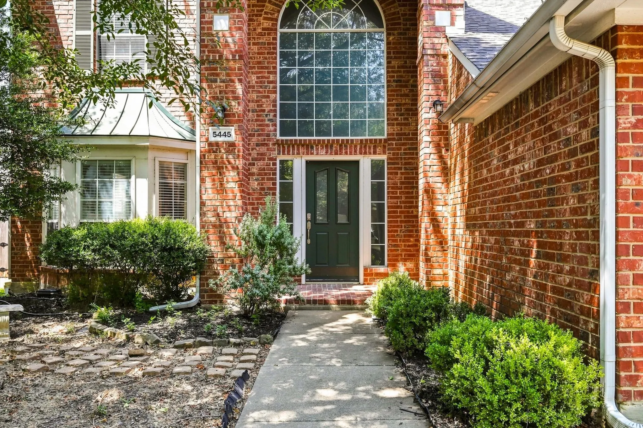 Single Family Residence For Sale in Tarrant County , 5445 Lake Powell Drive, Fort Worth, Texas 76137, 4 Bedroom, 3 Bathroom, 2 Garage spaces, 2,353 Sqft, built in 1993, mls#21407718, Real Estate Agent in Fort Worth, Homes For Sale in Tarrant county, Homes For Sale in Fort Worth, Realtor in Fort Worth Texas, Real Estate Brokerage Independent Realty Texas, Luminita Cordes Realtor