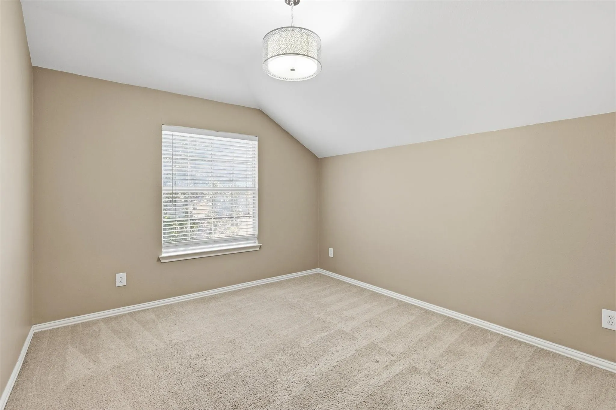Single Family Residence For Sale in Tarrant County , 5445 Lake Powell Drive, Fort Worth, Texas 76137, 4 Bedroom, 3 Bathroom, 2 Garage spaces, 2,353 Sqft, built in 1993, mls#21407718, Real Estate Agent in Fort Worth, Homes For Sale in Tarrant county, Homes For Sale in Fort Worth, Realtor in Fort Worth Texas, Real Estate Brokerage Independent Realty Texas, Luminita Cordes Realtor
