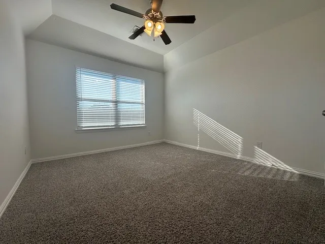 Vaulted ceiling with an attached ceiling fan and light fixture