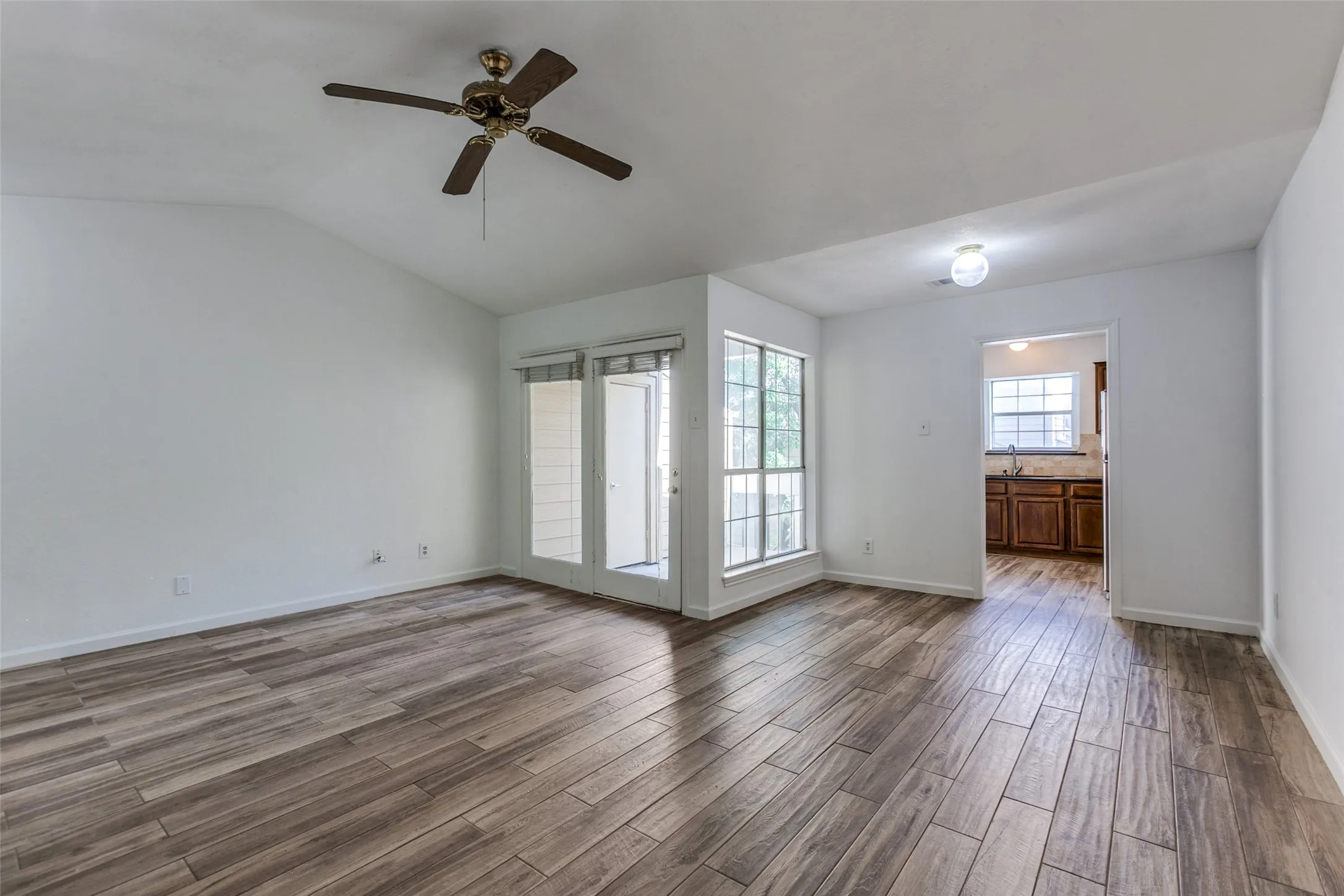 Condominium For Rent in Dallas County , 14277 Preston Road 133, Dallas, Texas 75254, 1 Bedroom, 1 Bathroom, Garage spaces, 546 Sqft, built in 1982, mls#21407666, Real Estate Agent in Dallas, Homes For Rent in Dallas county, Homes For Rent in Dallas, Realtor in Dallas Texas, Real Estate Brokerage Independent Realty Texas, Luminita Cordes Realtor