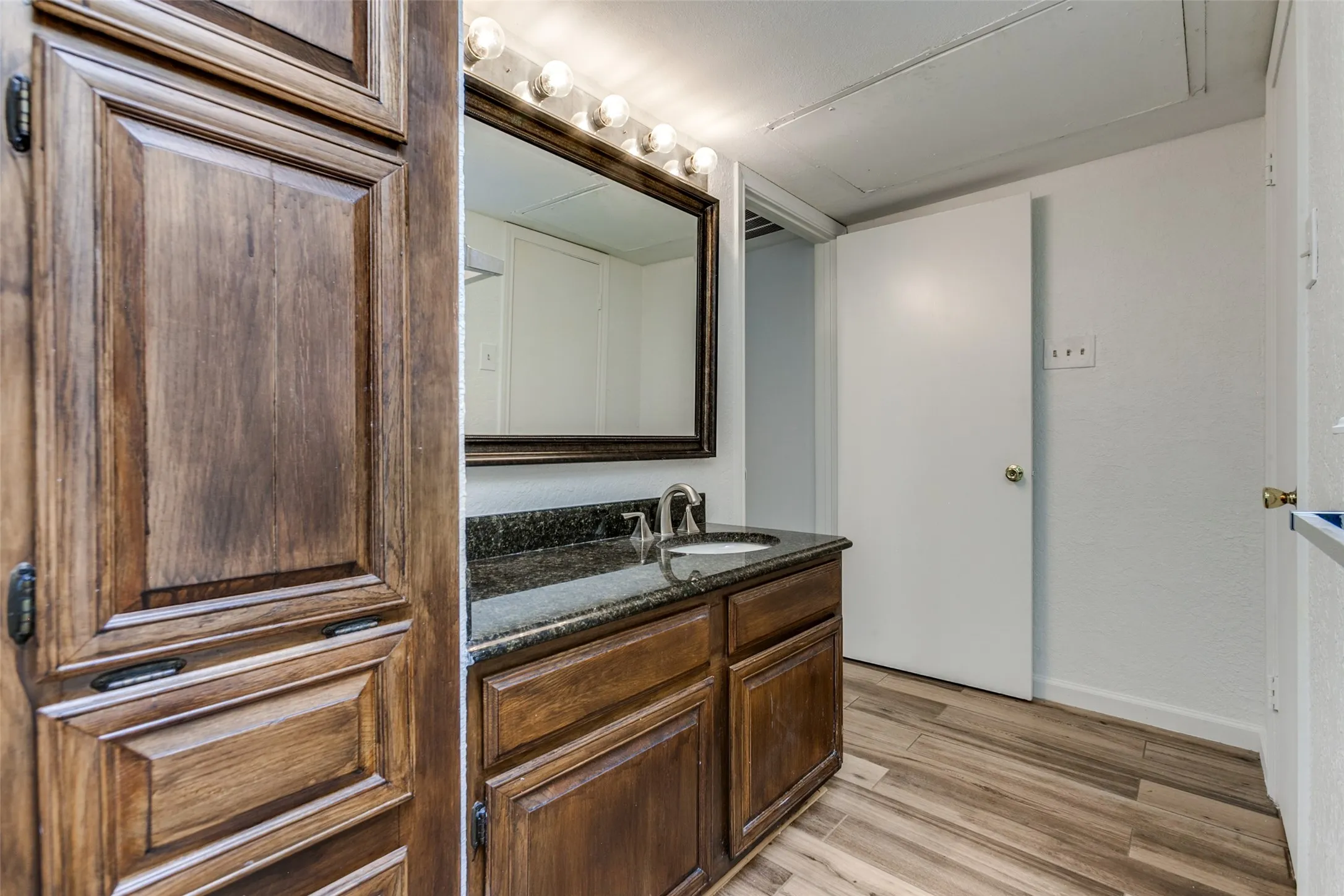 Condominium For Rent in Dallas County , 14277 Preston Road 133, Dallas, Texas 75254, 1 Bedroom, 1 Bathroom, Garage spaces, 546 Sqft, built in 1982, mls#21407666, Real Estate Agent in Dallas, Homes For Rent in Dallas county, Homes For Rent in Dallas, Realtor in Dallas Texas, Real Estate Brokerage Independent Realty Texas, Luminita Cordes Realtor