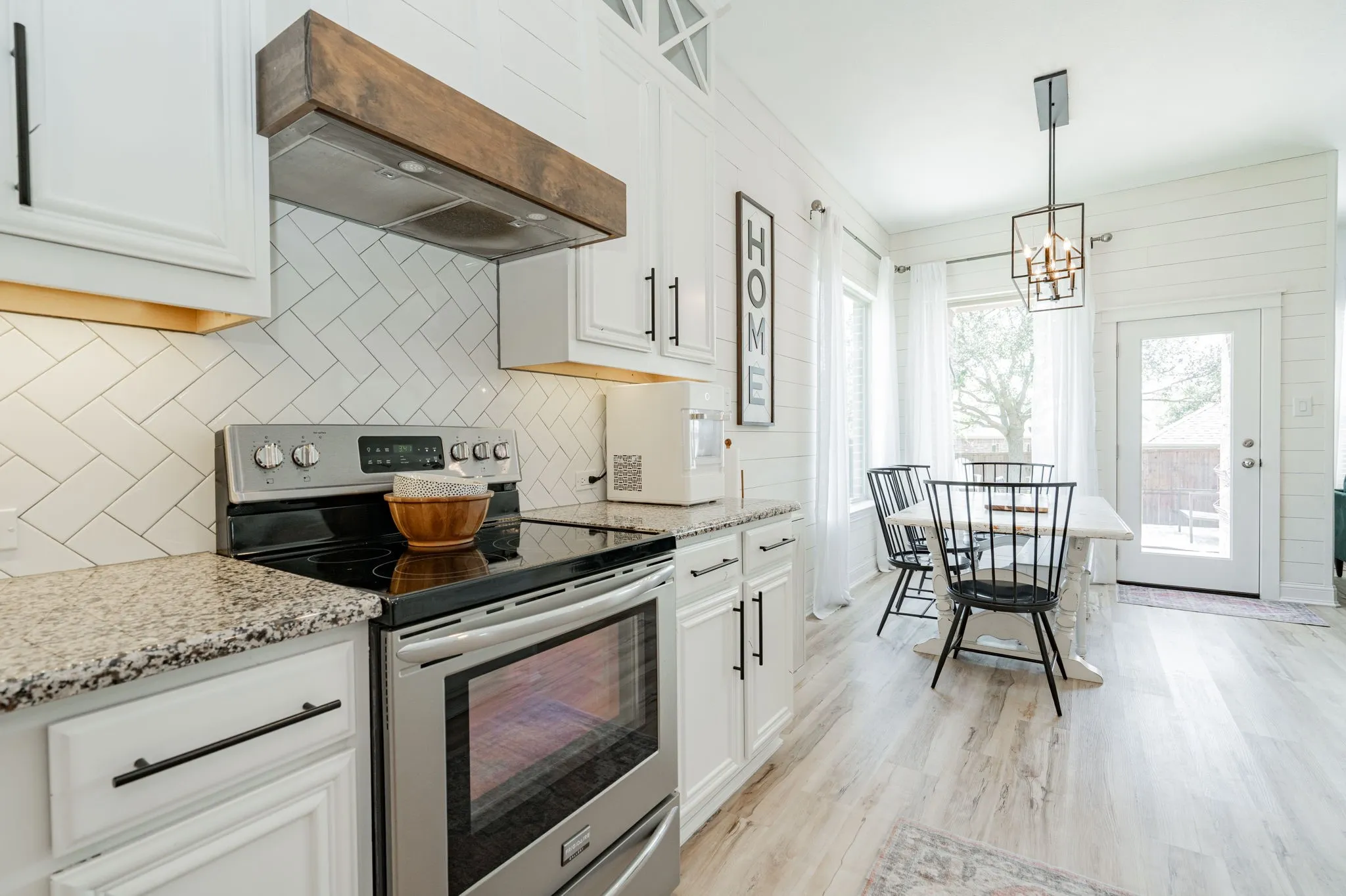Single Family Residence For Rent in Rockwall County , 2620 Sabine Circle, Royse City, Texas 75189, 4 Bedroom, 2 Bathroom, 2 Garage spaces, 2,010 Sqft, built in 2015, mls#21407822, Real Estate Agent in Royse City, Homes For Rent in Rockwall county, Homes For Rent in Royse City, Realtor in Royse City Texas, Real Estate Brokerage Independent Realty Texas, Luminita Cordes Realtor