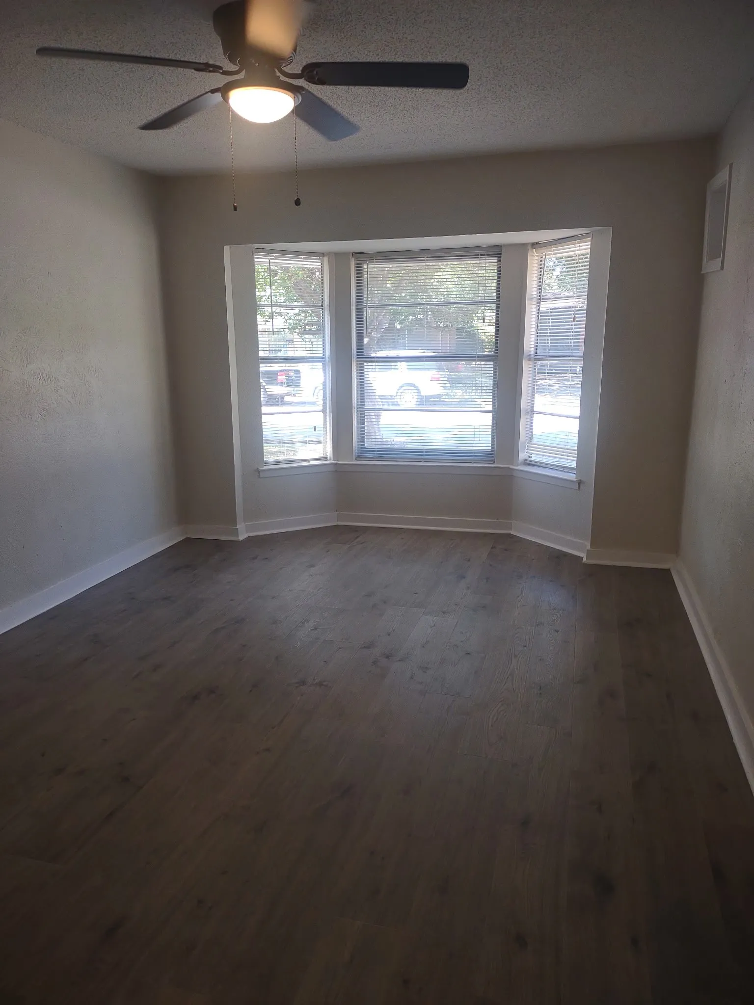 Single Family Residence For Sale in Dallas County , 1332 Ridgeview Street, Mesquite, Texas 75149, 4 Bedroom, 2 Bathroom, Garage spaces, 1,344 Sqft, built in 1956, mls#21404573, Real Estate Agent in Mesquite, Homes For Sale in Dallas county, Homes For Sale in Mesquite, Realtor in Mesquite Texas, Real Estate Brokerage Independent Realty Texas, Luminita Cordes Realtor
