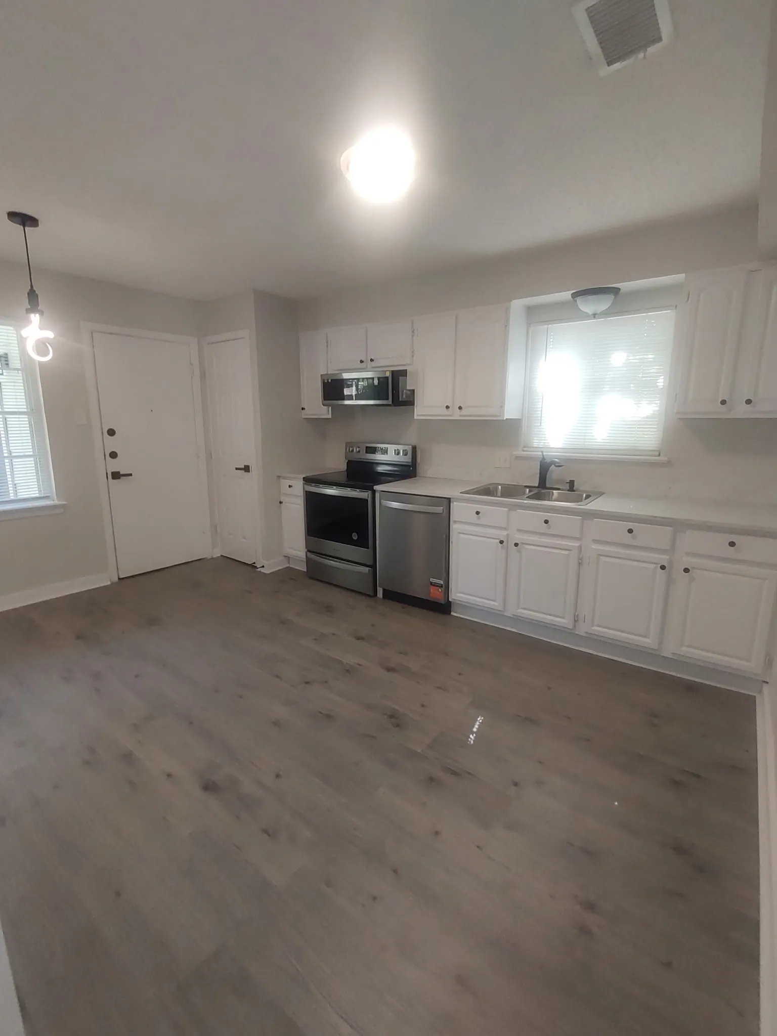 Single Family Residence For Sale in Dallas County , 1332 Ridgeview Street, Mesquite, Texas 75149, 4 Bedroom, 2 Bathroom, Garage spaces, 1,344 Sqft, built in 1956, mls#21404573, Real Estate Agent in Mesquite, Homes For Sale in Dallas county, Homes For Sale in Mesquite, Realtor in Mesquite Texas, Real Estate Brokerage Independent Realty Texas, Luminita Cordes Realtor