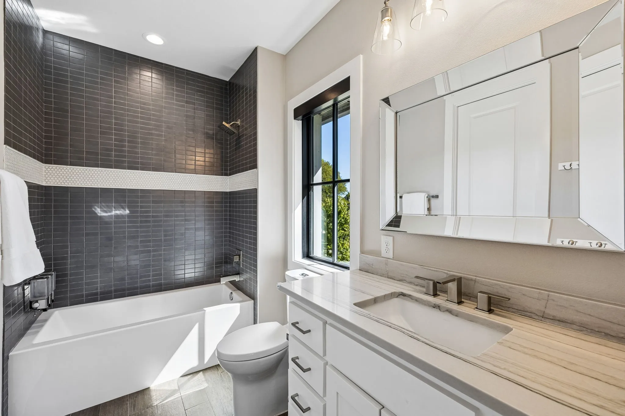 Bathroom en suite Bedroom 3
