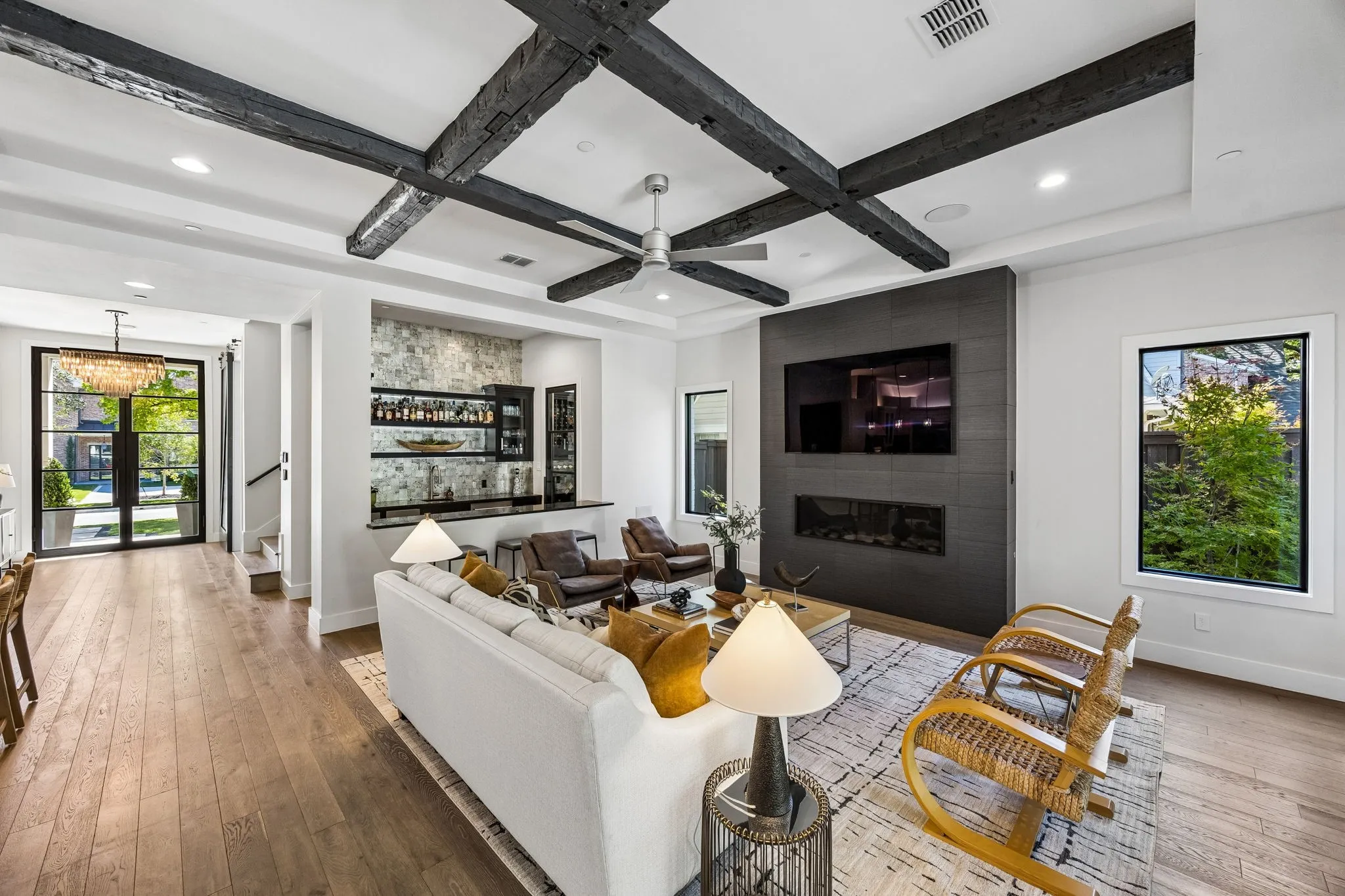 Living Room/Bar/Foyer