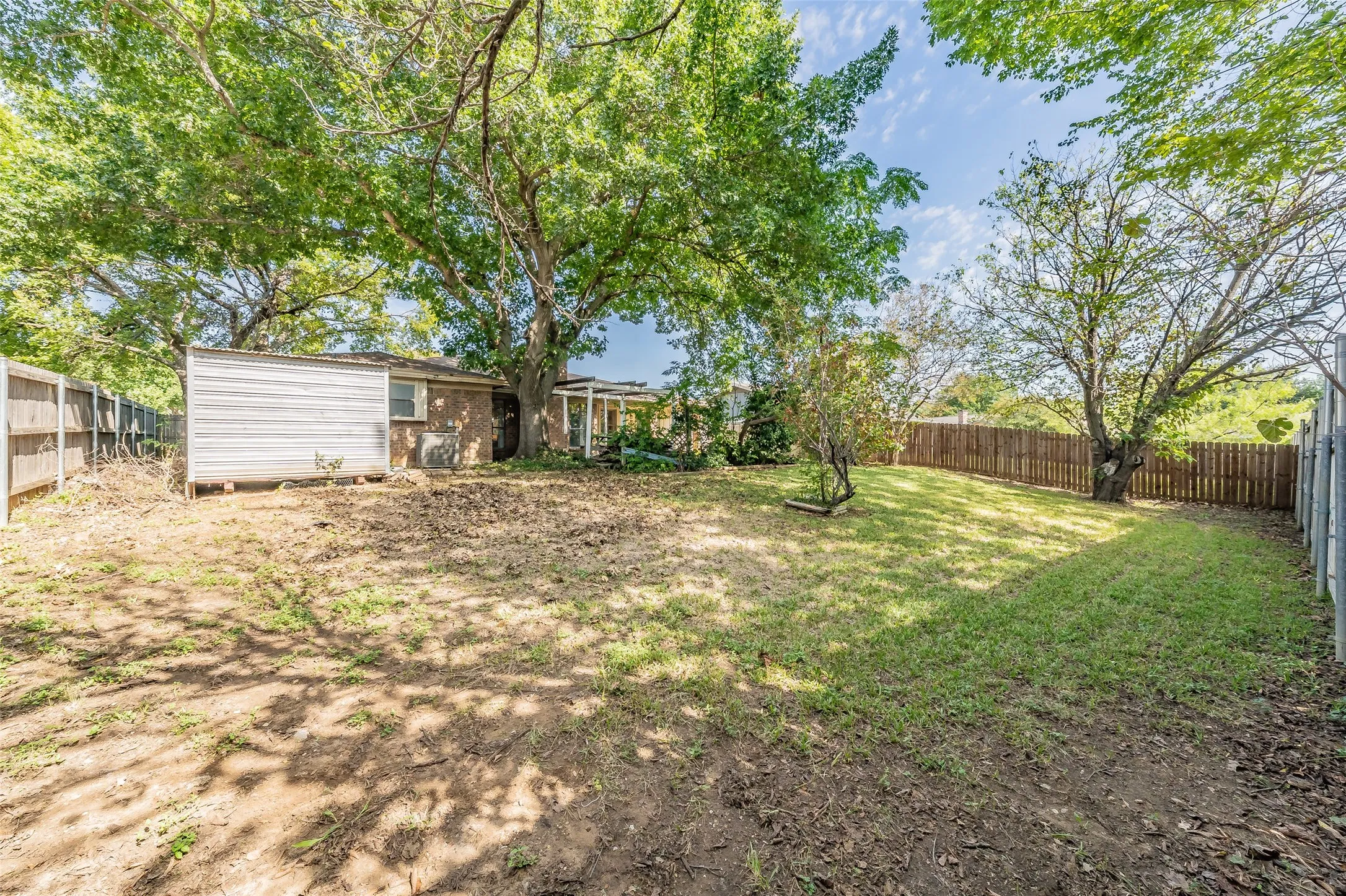 Single Family Residence For Sale in Tarrant County , 3213 Whisperwood Court, Bedford, Texas 76021, 3 Bedroom, 2 Bathroom, 2 Garage spaces, 1,699 Sqft, built in 1979, mls#21407517, Real Estate Agent in Bedford, Homes For Sale in Tarrant county, Homes For Sale in Bedford, Realtor in Bedford Texas, Real Estate Brokerage Independent Realty Texas, Luminita Cordes Realtor