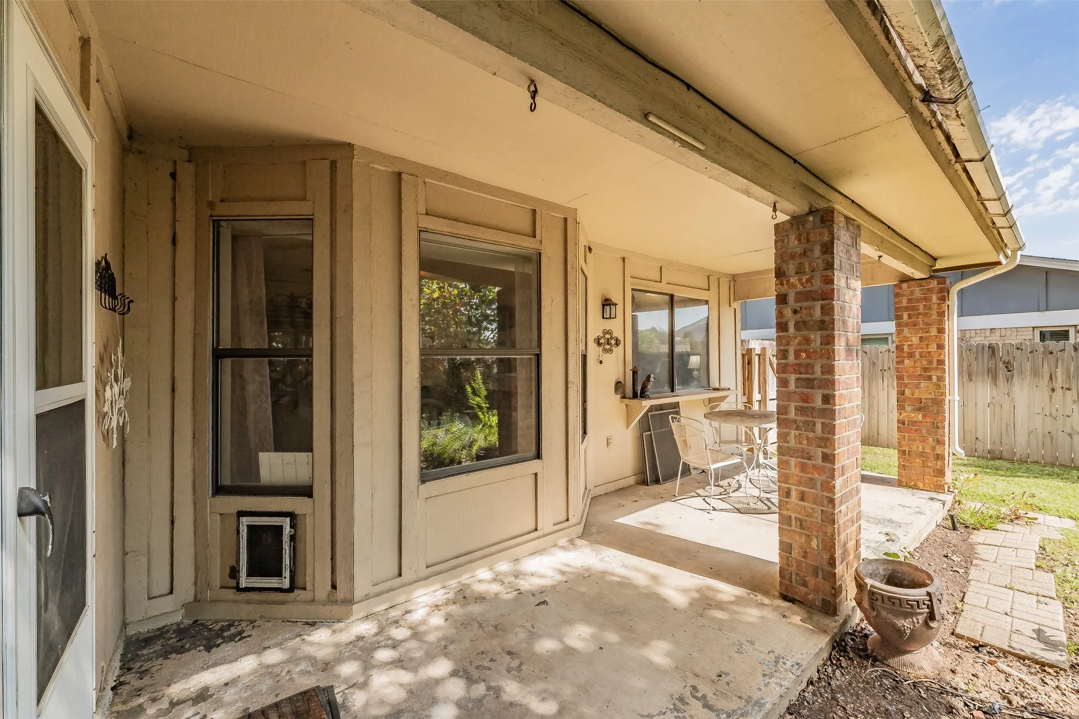 Single Family Residence For Sale in Tarrant County , 3213 Whisperwood Court, Bedford, Texas 76021, 3 Bedroom, 2 Bathroom, 2 Garage spaces, 1,699 Sqft, built in 1979, mls#21407517, Real Estate Agent in Bedford, Homes For Sale in Tarrant county, Homes For Sale in Bedford, Realtor in Bedford Texas, Real Estate Brokerage Independent Realty Texas, Luminita Cordes Realtor
