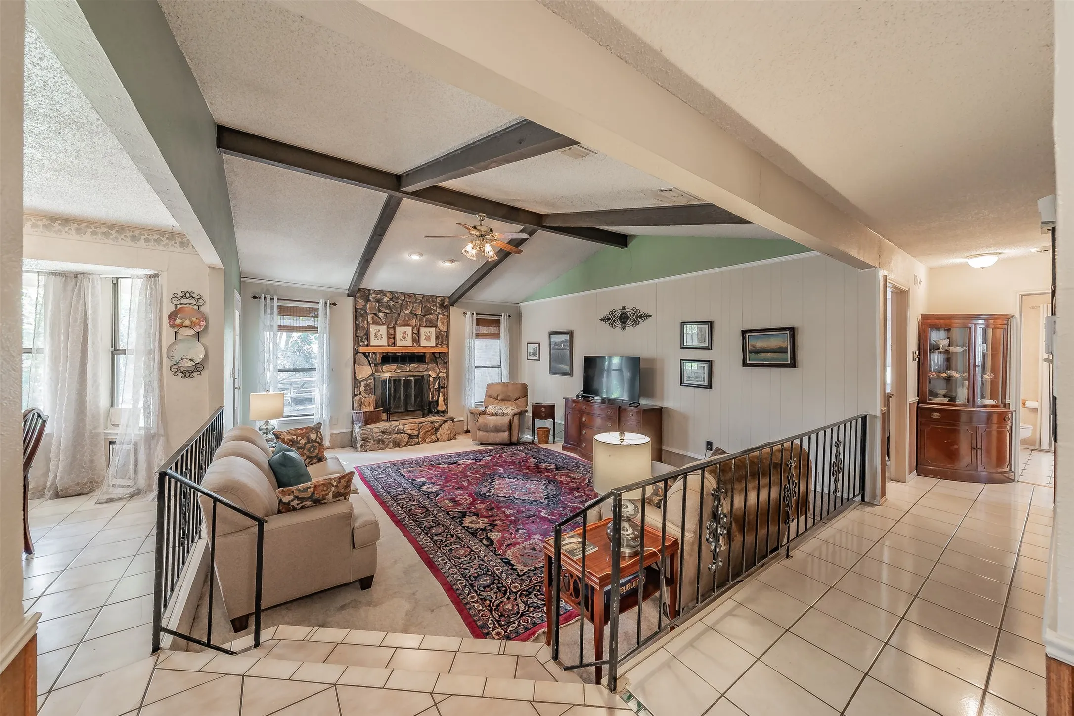 Single Family Residence For Sale in Tarrant County , 3213 Whisperwood Court, Bedford, Texas 76021, 3 Bedroom, 2 Bathroom, 2 Garage spaces, 1,699 Sqft, built in 1979, mls#21407517, Real Estate Agent in Bedford, Homes For Sale in Tarrant county, Homes For Sale in Bedford, Realtor in Bedford Texas, Real Estate Brokerage Independent Realty Texas, Luminita Cordes Realtor