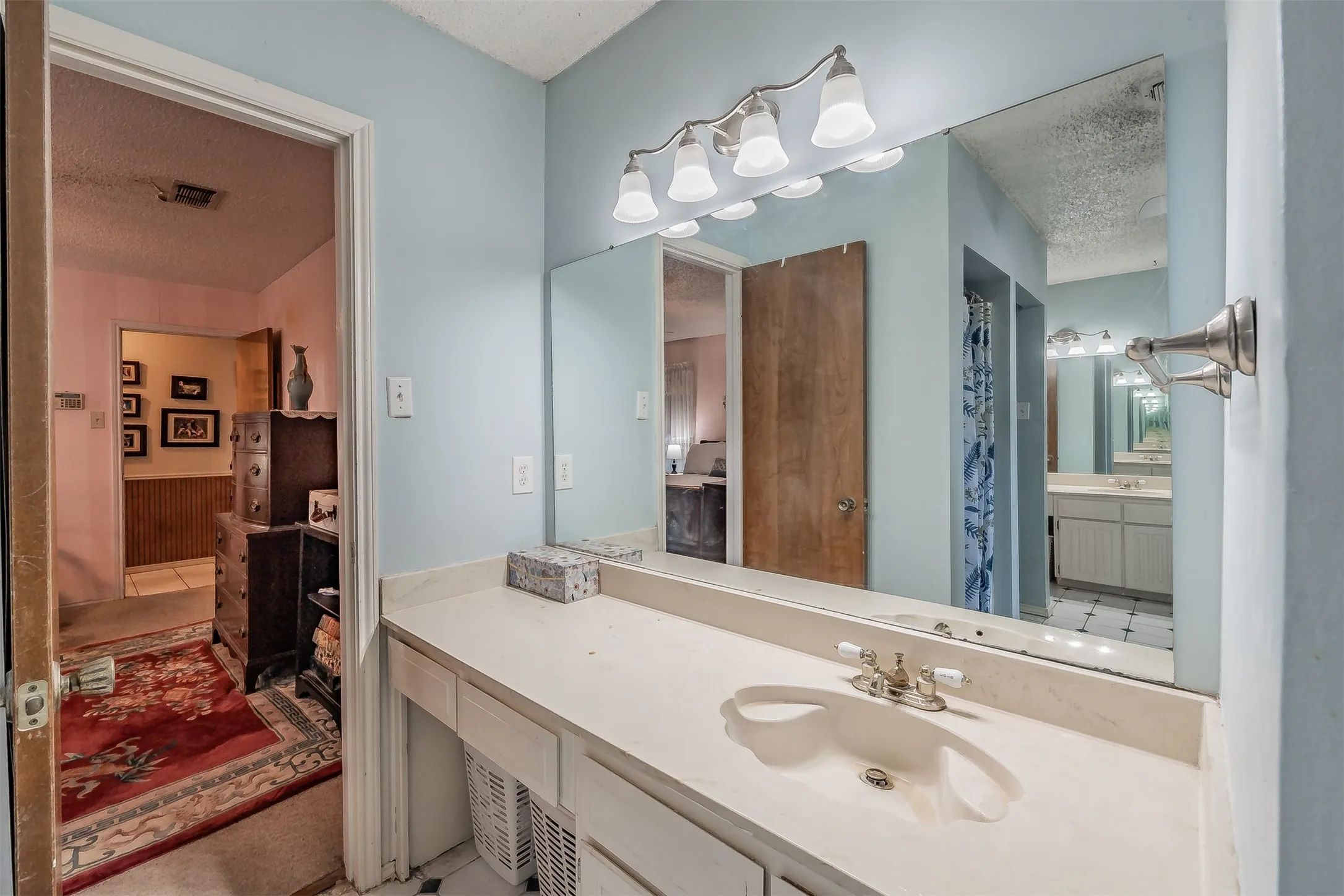 Single Family Residence For Sale in Tarrant County , 3213 Whisperwood Court, Bedford, Texas 76021, 3 Bedroom, 2 Bathroom, 2 Garage spaces, 1,699 Sqft, built in 1979, mls#21407517, Real Estate Agent in Bedford, Homes For Sale in Tarrant county, Homes For Sale in Bedford, Realtor in Bedford Texas, Real Estate Brokerage Independent Realty Texas, Luminita Cordes Realtor
