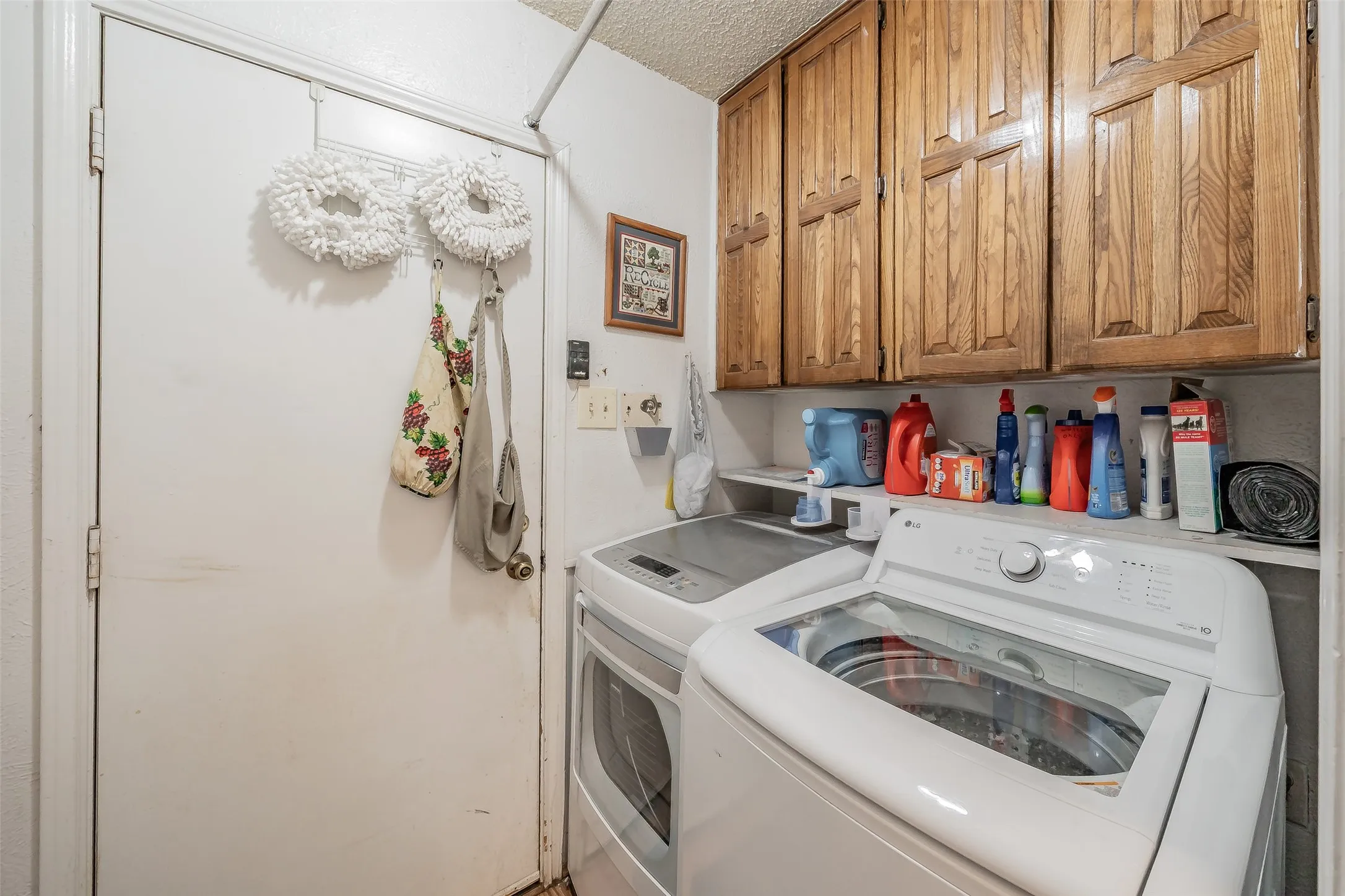 Single Family Residence For Sale in Tarrant County , 3213 Whisperwood Court, Bedford, Texas 76021, 3 Bedroom, 2 Bathroom, 2 Garage spaces, 1,699 Sqft, built in 1979, mls#21407517, Real Estate Agent in Bedford, Homes For Sale in Tarrant county, Homes For Sale in Bedford, Realtor in Bedford Texas, Real Estate Brokerage Independent Realty Texas, Luminita Cordes Realtor