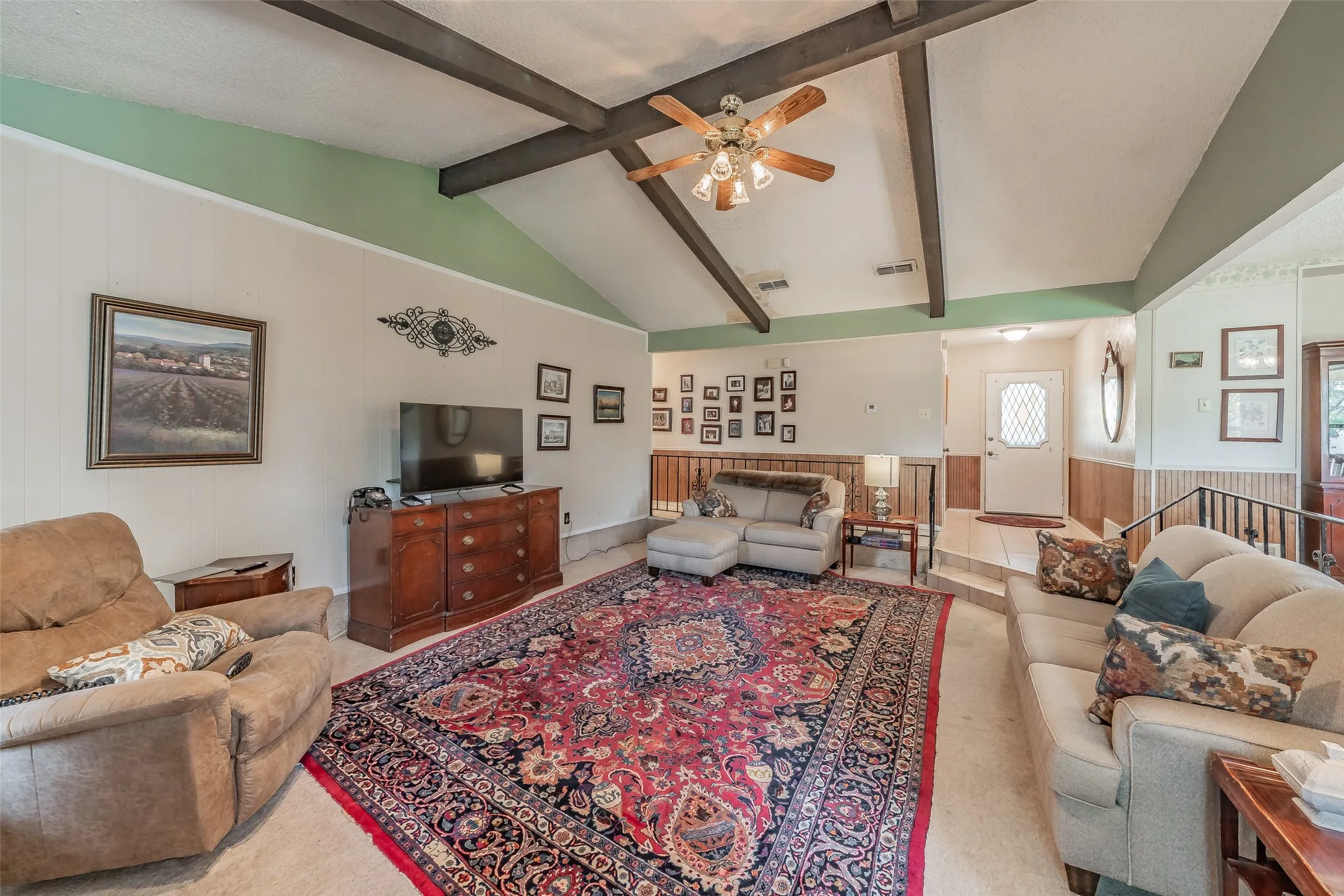 Single Family Residence For Sale in Tarrant County , 3213 Whisperwood Court, Bedford, Texas 76021, 3 Bedroom, 2 Bathroom, 2 Garage spaces, 1,699 Sqft, built in 1979, mls#21407517, Real Estate Agent in Bedford, Homes For Sale in Tarrant county, Homes For Sale in Bedford, Realtor in Bedford Texas, Real Estate Brokerage Independent Realty Texas, Luminita Cordes Realtor