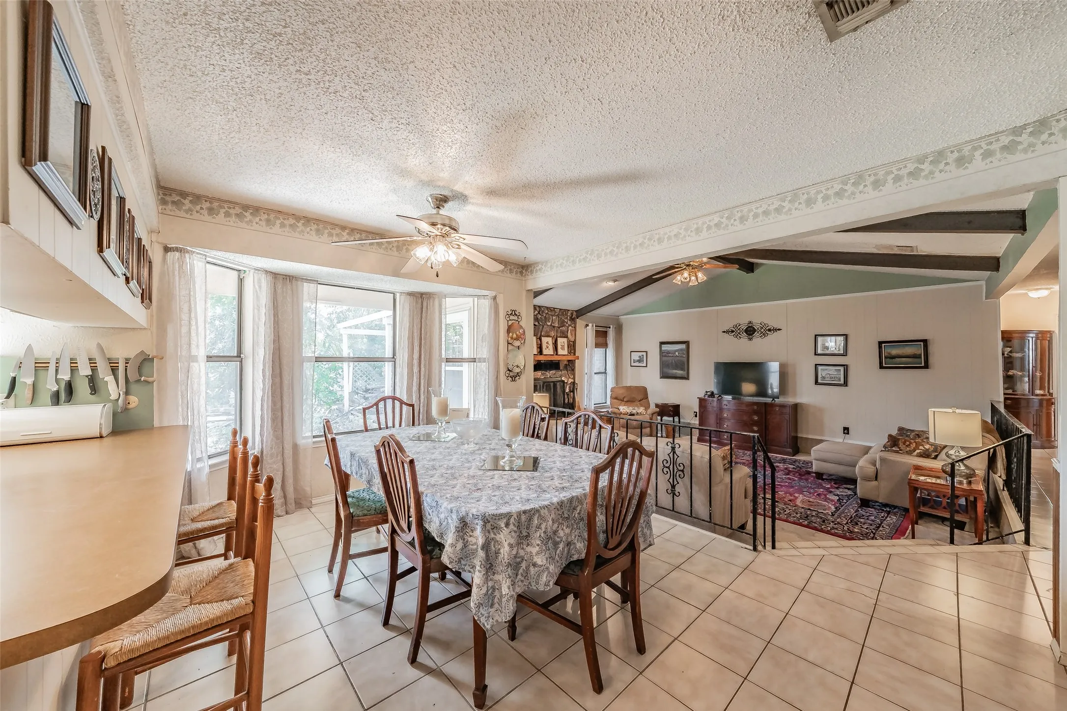 Single Family Residence For Sale in Tarrant County , 3213 Whisperwood Court, Bedford, Texas 76021, 3 Bedroom, 2 Bathroom, 2 Garage spaces, 1,699 Sqft, built in 1979, mls#21407517, Real Estate Agent in Bedford, Homes For Sale in Tarrant county, Homes For Sale in Bedford, Realtor in Bedford Texas, Real Estate Brokerage Independent Realty Texas, Luminita Cordes Realtor