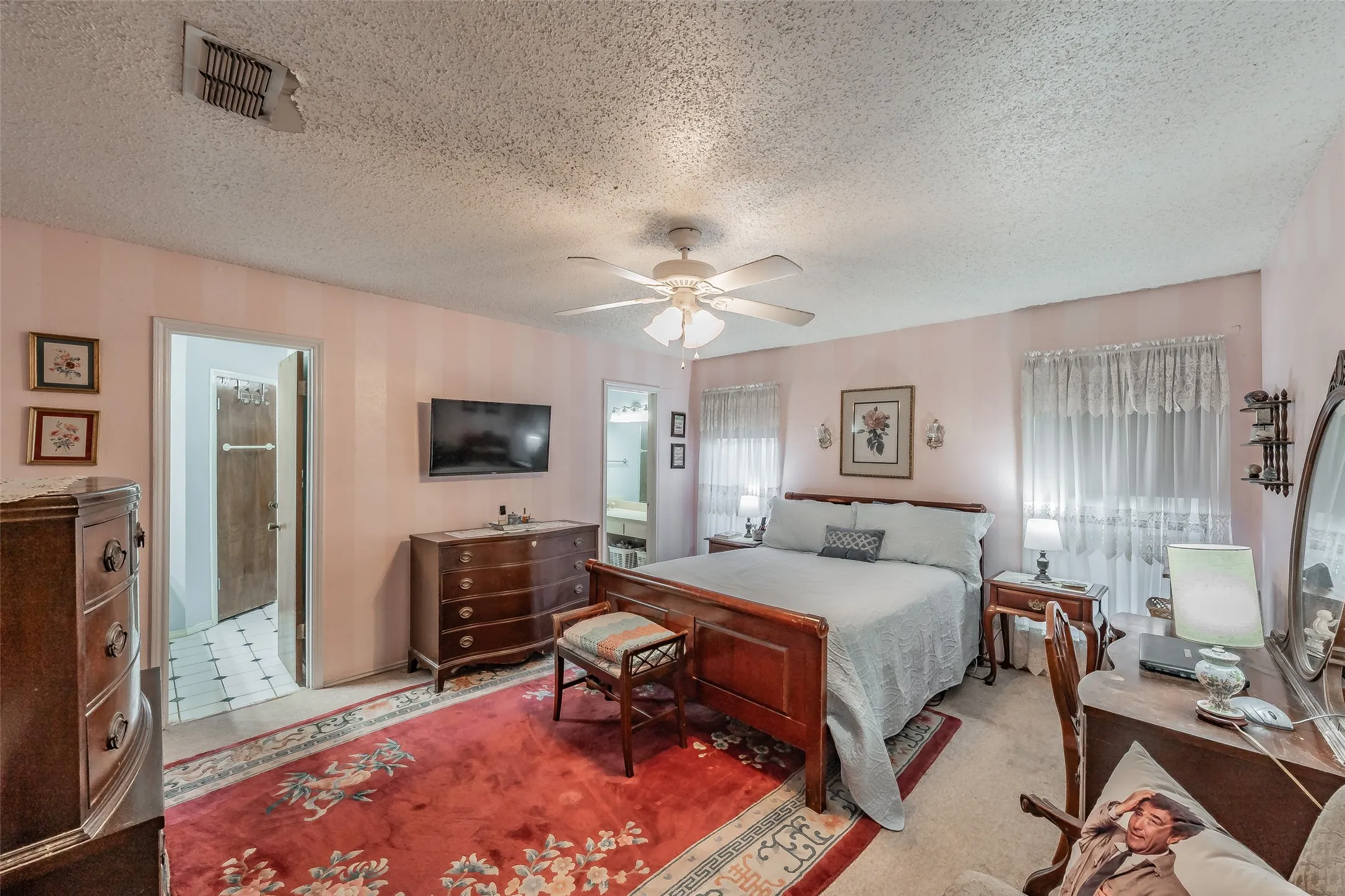 Single Family Residence For Sale in Tarrant County , 3213 Whisperwood Court, Bedford, Texas 76021, 3 Bedroom, 2 Bathroom, 2 Garage spaces, 1,699 Sqft, built in 1979, mls#21407517, Real Estate Agent in Bedford, Homes For Sale in Tarrant county, Homes For Sale in Bedford, Realtor in Bedford Texas, Real Estate Brokerage Independent Realty Texas, Luminita Cordes Realtor