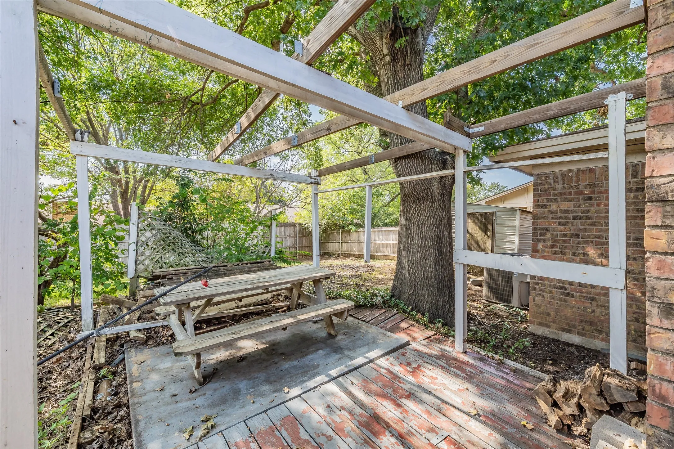 Single Family Residence For Sale in Tarrant County , 3213 Whisperwood Court, Bedford, Texas 76021, 3 Bedroom, 2 Bathroom, 2 Garage spaces, 1,699 Sqft, built in 1979, mls#21407517, Real Estate Agent in Bedford, Homes For Sale in Tarrant county, Homes For Sale in Bedford, Realtor in Bedford Texas, Real Estate Brokerage Independent Realty Texas, Luminita Cordes Realtor