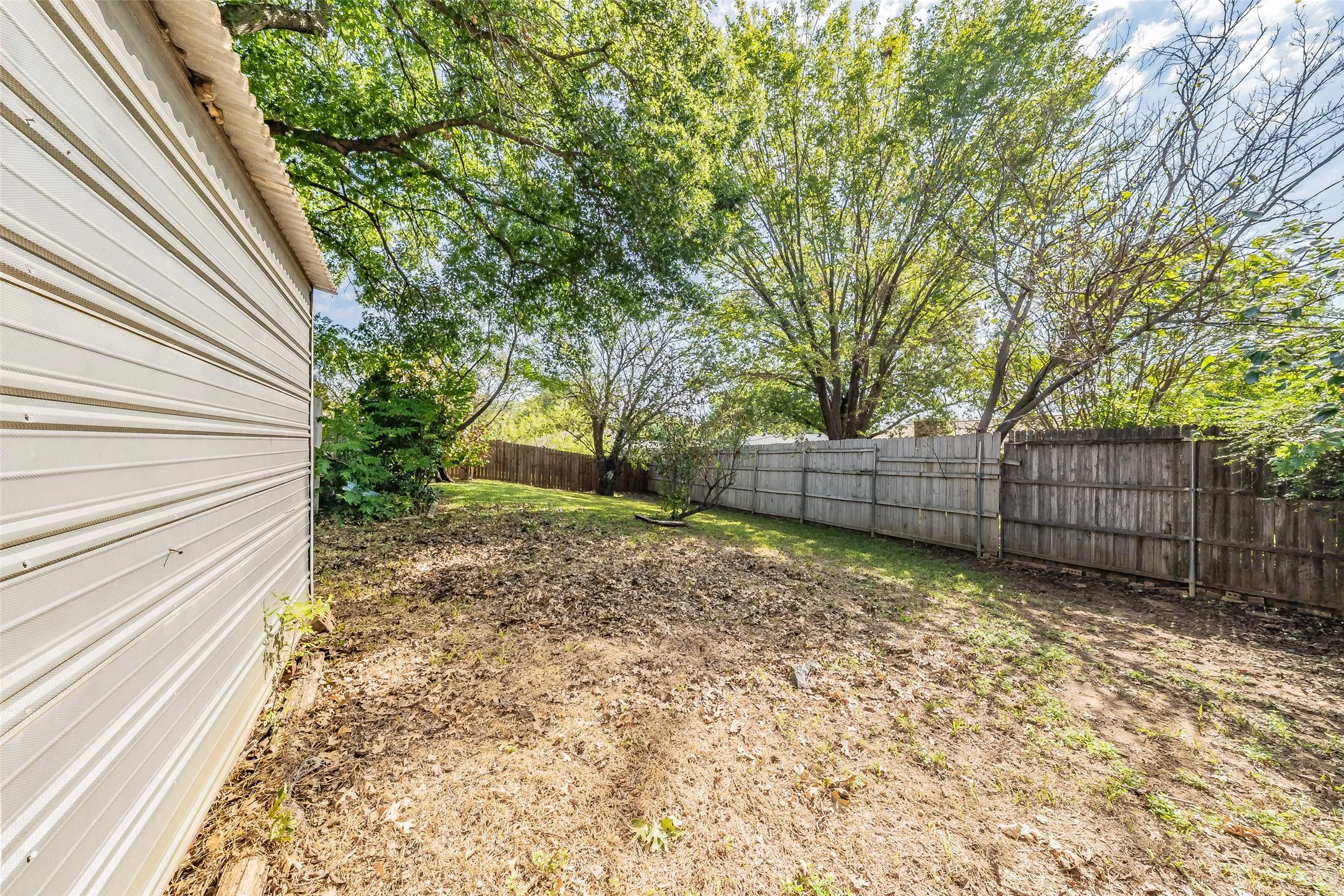 Single Family Residence For Sale in Tarrant County , 3213 Whisperwood Court, Bedford, Texas 76021, 3 Bedroom, 2 Bathroom, 2 Garage spaces, 1,699 Sqft, built in 1979, mls#21407517, Real Estate Agent in Bedford, Homes For Sale in Tarrant county, Homes For Sale in Bedford, Realtor in Bedford Texas, Real Estate Brokerage Independent Realty Texas, Luminita Cordes Realtor