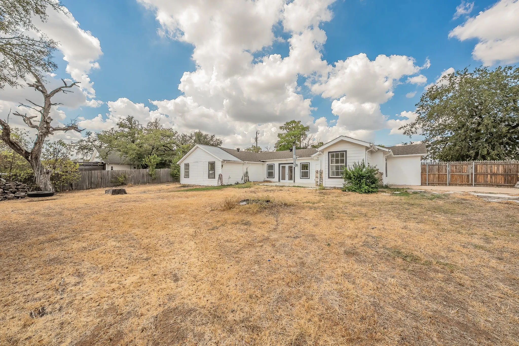 Single Family Residence For Sale in Somervell County , 307 Ross Avenue, Glen Rose, Texas 76043, 4 Bedroom, 2 Bathroom, Garage spaces, 2,056 Sqft, built in 0, mls#21368285, Real Estate Agent in Glen Rose, Homes For Sale in Somervell county, Homes For Sale in Glen Rose, Realtor in Glen Rose Texas, Real Estate Brokerage Independent Realty Texas, Luminita Cordes Realtor