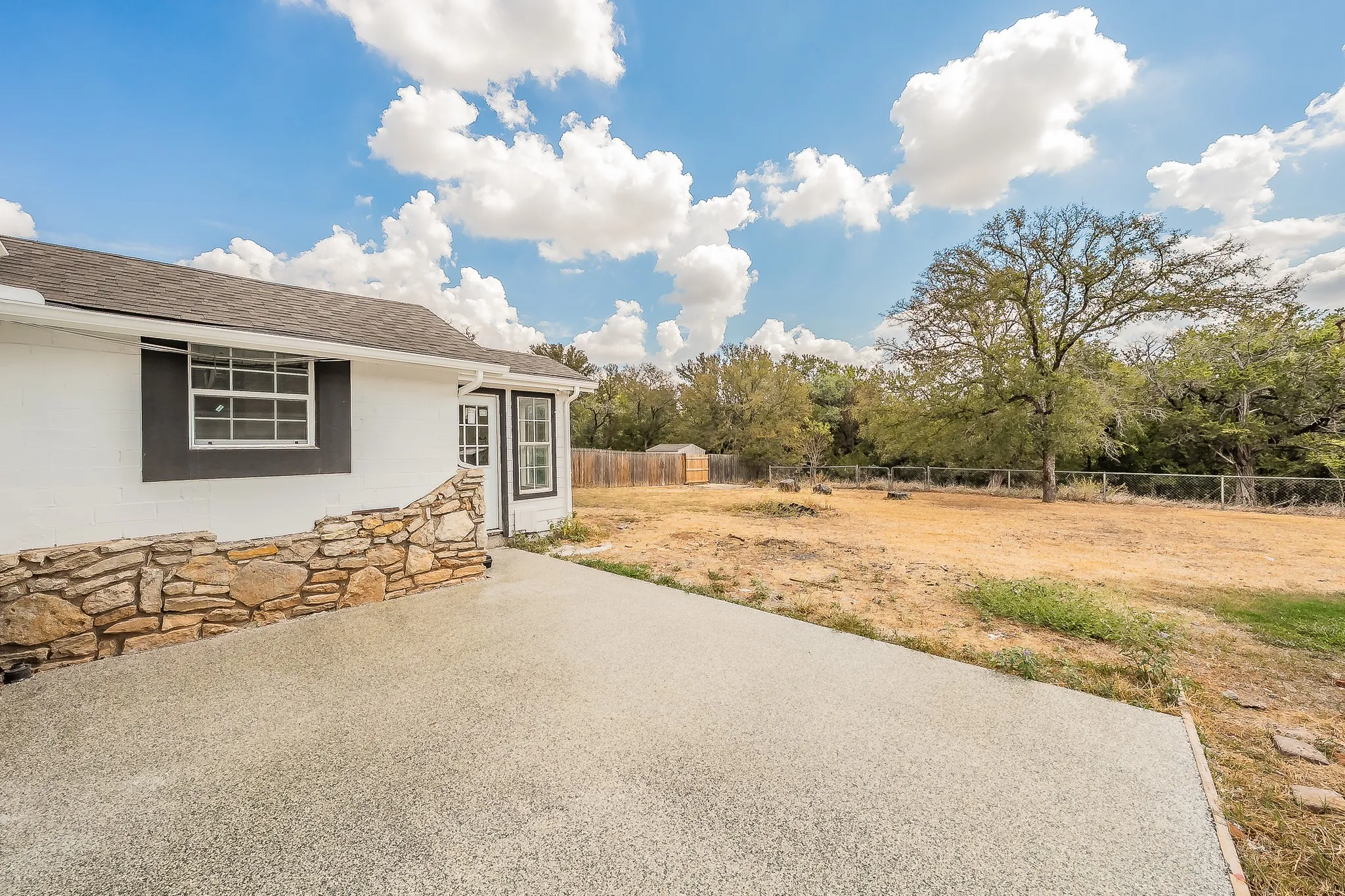 Single Family Residence For Sale in Somervell County , 307 Ross Avenue, Glen Rose, Texas 76043, 4 Bedroom, 2 Bathroom, Garage spaces, 2,056 Sqft, built in 0, mls#21368285, Real Estate Agent in Glen Rose, Homes For Sale in Somervell county, Homes For Sale in Glen Rose, Realtor in Glen Rose Texas, Real Estate Brokerage Independent Realty Texas, Luminita Cordes Realtor