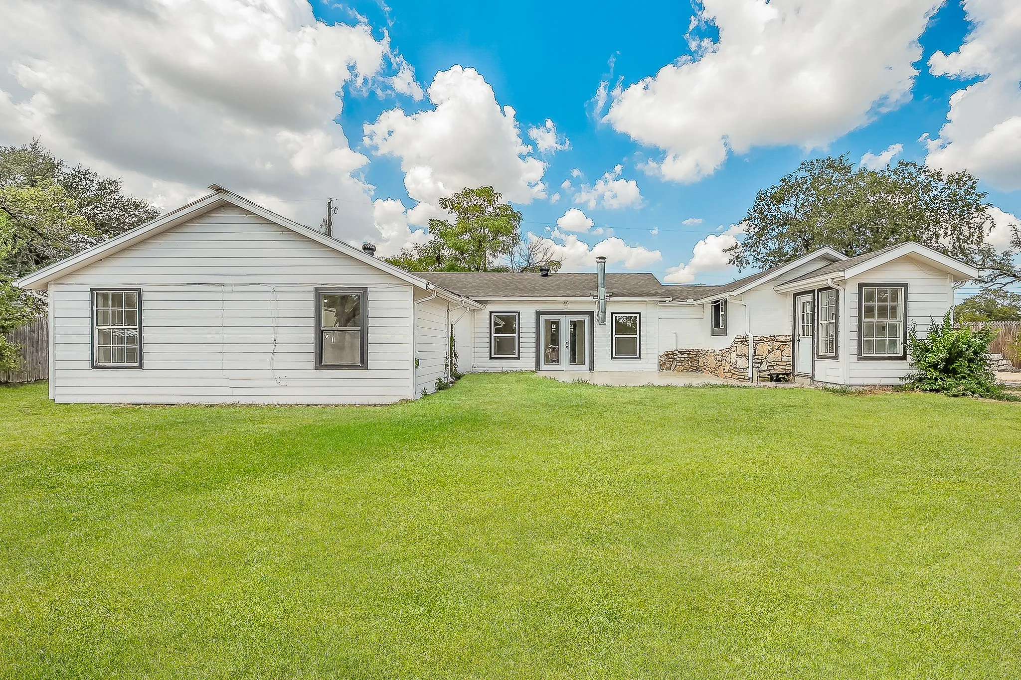 Single Family Residence For Sale in Somervell County , 307 Ross Avenue, Glen Rose, Texas 76043, 4 Bedroom, 2 Bathroom, Garage spaces, 2,056 Sqft, built in 0, mls#21368285, Real Estate Agent in Glen Rose, Homes For Sale in Somervell county, Homes For Sale in Glen Rose, Realtor in Glen Rose Texas, Real Estate Brokerage Independent Realty Texas, Luminita Cordes Realtor