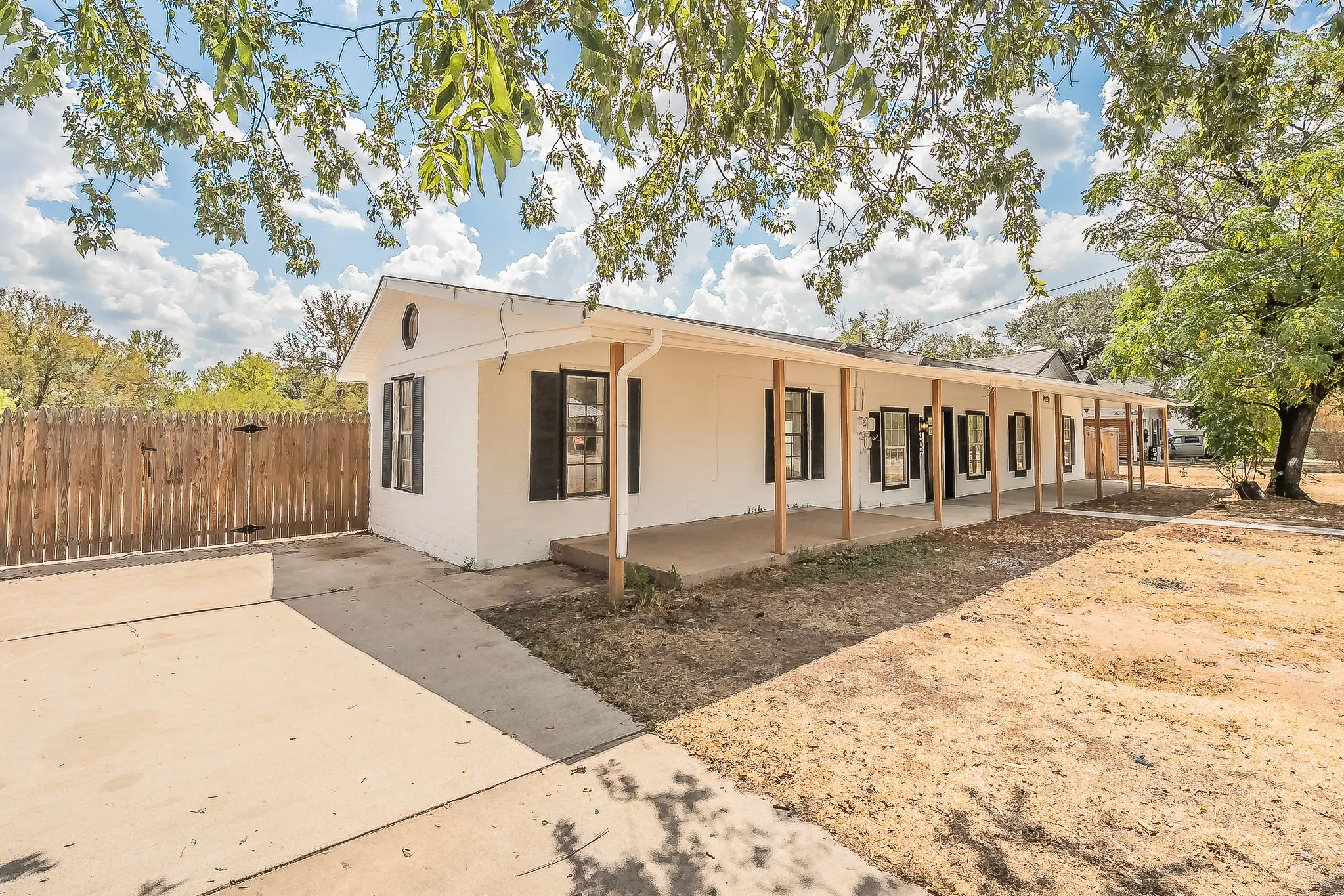 Single Family Residence For Sale in Somervell County , 307 Ross Avenue, Glen Rose, Texas 76043, 4 Bedroom, 2 Bathroom, Garage spaces, 2,056 Sqft, built in 0, mls#21368285, Real Estate Agent in Glen Rose, Homes For Sale in Somervell county, Homes For Sale in Glen Rose, Realtor in Glen Rose Texas, Real Estate Brokerage Independent Realty Texas, Luminita Cordes Realtor