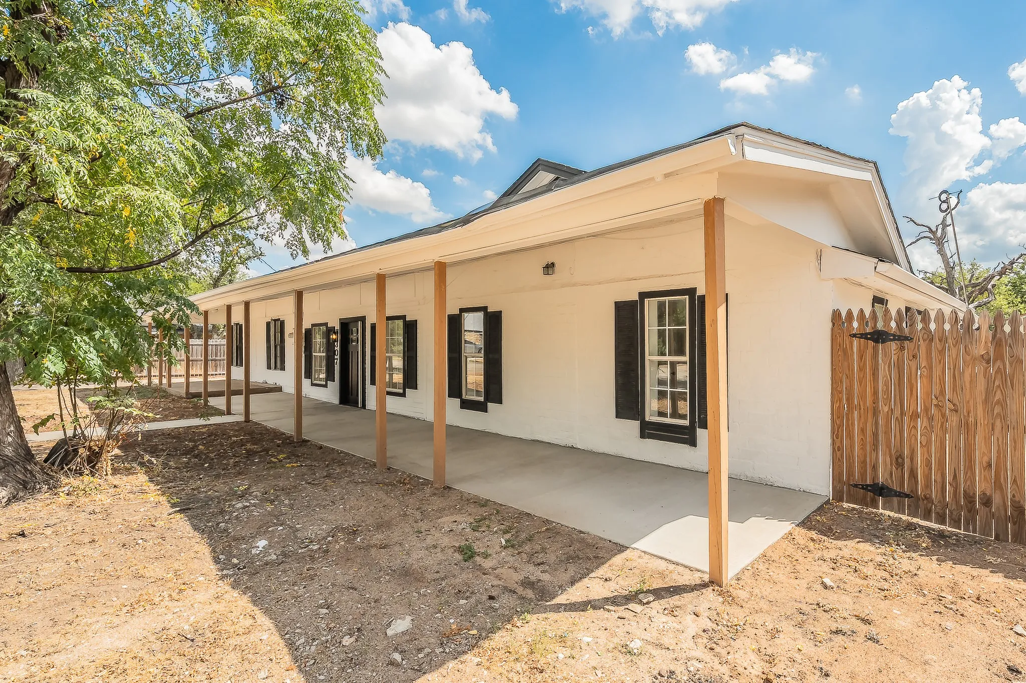 Single Family Residence For Sale in Somervell County , 307 Ross Avenue, Glen Rose, Texas 76043, 4 Bedroom, 2 Bathroom, Garage spaces, 2,056 Sqft, built in 0, mls#21368285, Real Estate Agent in Glen Rose, Homes For Sale in Somervell county, Homes For Sale in Glen Rose, Realtor in Glen Rose Texas, Real Estate Brokerage Independent Realty Texas, Luminita Cordes Realtor