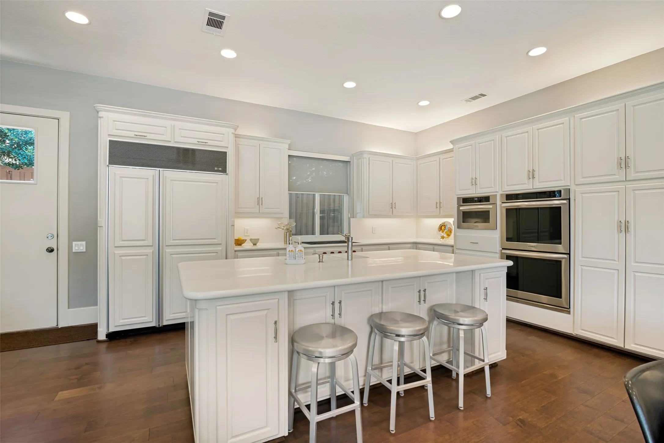 Sub-0, Kitchen Aid double ovens and microwave!