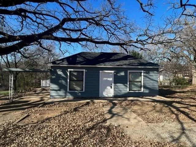 Single Family Residence For Rent in Grayson County , 2931 S College Boulevard, Denison, Texas 75020, 3 Bedroom, 2 Bathroom, Garage spaces, 1,016 Sqft, built in 1940, mls#21407835, Real Estate Agent in Denison, Homes For Rent in Grayson county, Homes For Rent in Denison, Realtor in Denison Texas, Real Estate Brokerage Independent Realty Texas, Luminita Cordes Realtor