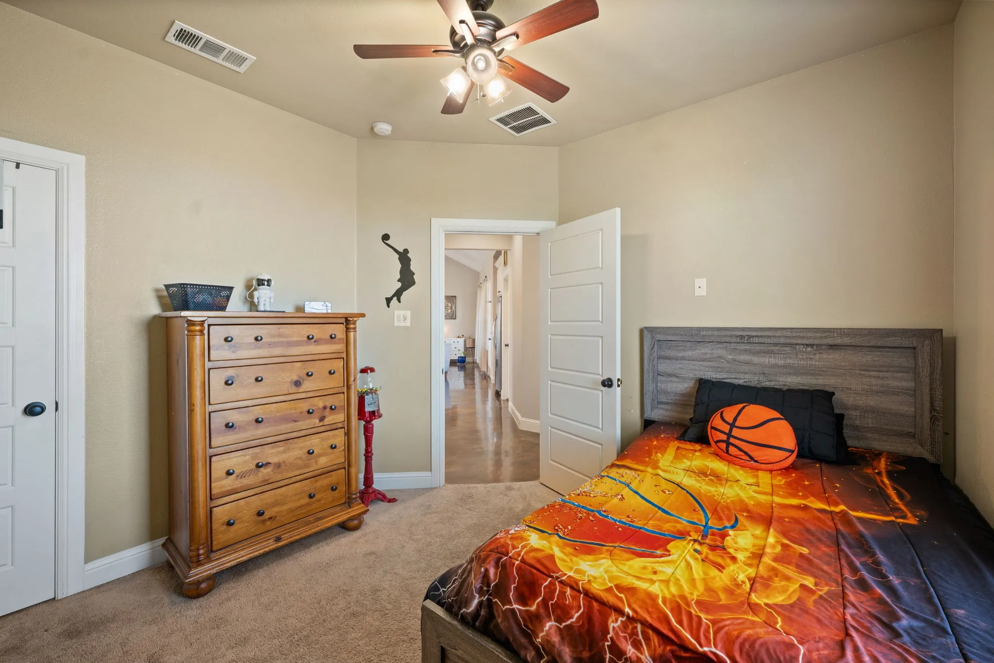 Single Family Residence For Sale in Hunt County , 1117 County Road 4108, Greenville, Texas 75401, 3 Bedroom, 3 Bathroom, 2 Garage spaces, 2,472 Sqft, built in 2017, mls#21406974, Real Estate Agent in Greenville, Homes For Sale in Hunt county, Homes For Sale in Greenville, Realtor in Greenville Texas, Real Estate Brokerage Independent Realty Texas, Luminita Cordes Realtor