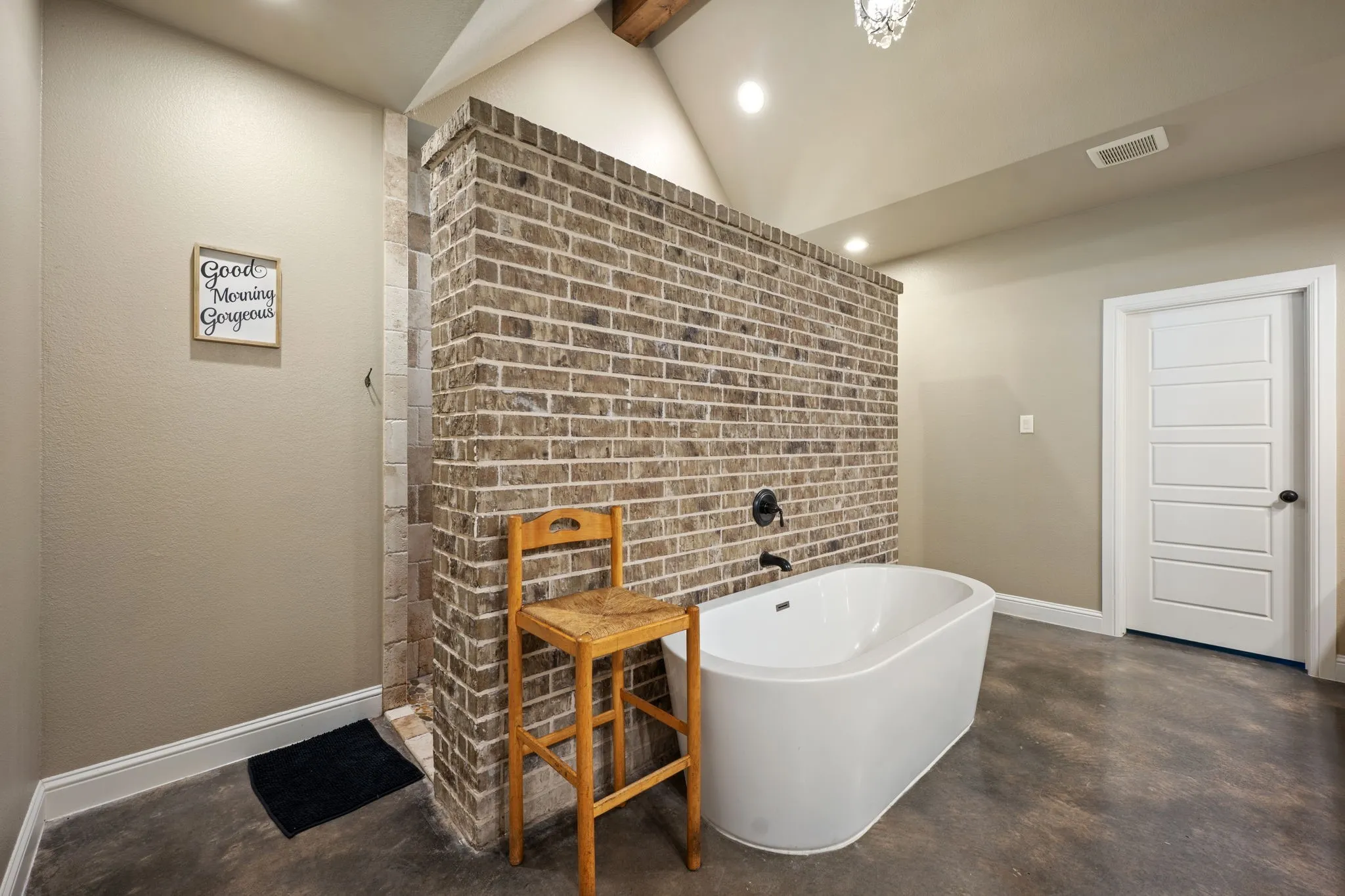 Single Family Residence For Sale in Hunt County , 1117 County Road 4108, Greenville, Texas 75401, 3 Bedroom, 3 Bathroom, 2 Garage spaces, 2,472 Sqft, built in 2017, mls#21406974, Real Estate Agent in Greenville, Homes For Sale in Hunt county, Homes For Sale in Greenville, Realtor in Greenville Texas, Real Estate Brokerage Independent Realty Texas, Luminita Cordes Realtor