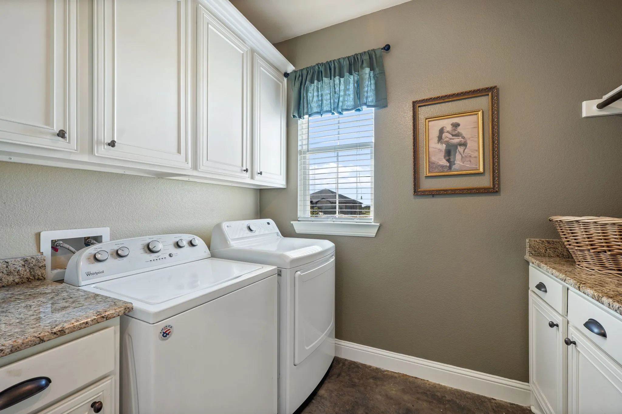 Single Family Residence For Sale in Hunt County , 1117 County Road 4108, Greenville, Texas 75401, 3 Bedroom, 3 Bathroom, 2 Garage spaces, 2,472 Sqft, built in 2017, mls#21406974, Real Estate Agent in Greenville, Homes For Sale in Hunt county, Homes For Sale in Greenville, Realtor in Greenville Texas, Real Estate Brokerage Independent Realty Texas, Luminita Cordes Realtor