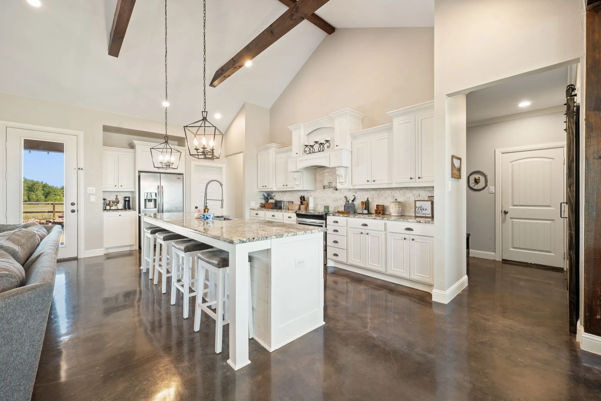 Single Family Residence For Sale in Hunt County , 1117 County Road 4108, Greenville, Texas 75401, 3 Bedroom, 3 Bathroom, 2 Garage spaces, 2,472 Sqft, built in 2017, mls#21406974, Real Estate Agent in Greenville, Homes For Sale in Hunt county, Homes For Sale in Greenville, Realtor in Greenville Texas, Real Estate Brokerage Independent Realty Texas, Luminita Cordes Realtor