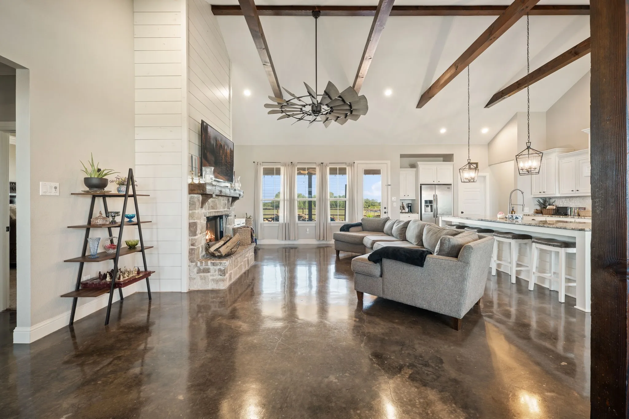 Single Family Residence For Sale in Hunt County , 1117 County Road 4108, Greenville, Texas 75401, 3 Bedroom, 3 Bathroom, 2 Garage spaces, 2,472 Sqft, built in 2017, mls#21406974, Real Estate Agent in Greenville, Homes For Sale in Hunt county, Homes For Sale in Greenville, Realtor in Greenville Texas, Real Estate Brokerage Independent Realty Texas, Luminita Cordes Realtor