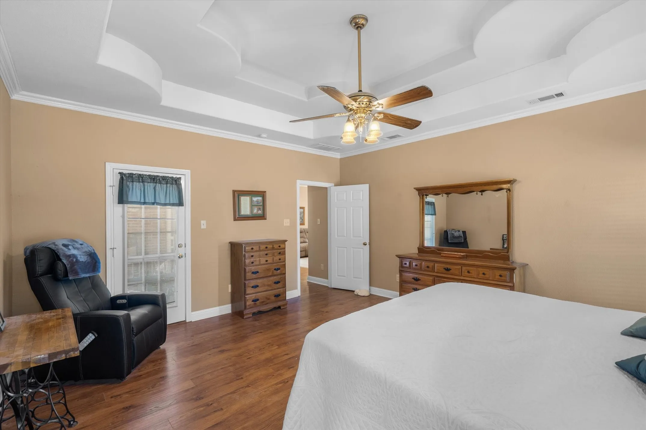 Single Family Residence For Sale in Van Zandt County , 201 Vz County Road 4136, Canton, Texas 75103, 3 Bedroom, 2 Bathroom, 2 Garage spaces, 1,914 Sqft, built in 2003, mls#21406708, Real Estate Agent in Canton, Homes For Sale in Van Zandt county, Homes For Sale in Canton, Realtor in Canton Texas, Real Estate Brokerage Independent Realty Texas, Luminita Cordes Realtor
