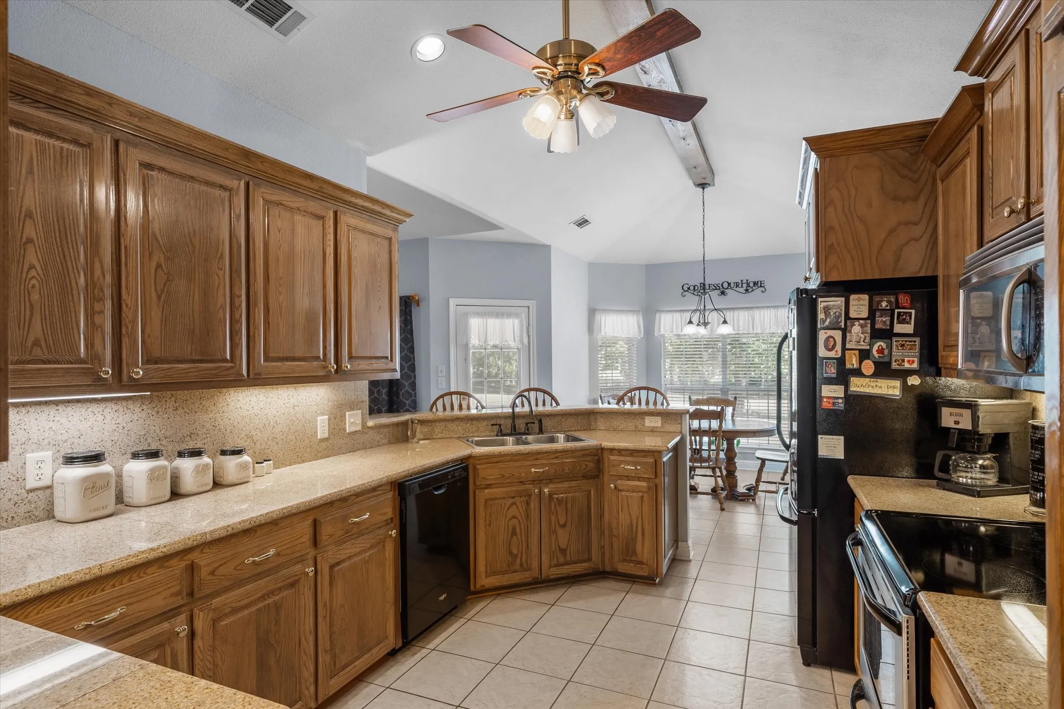 Single Family Residence For Sale in Van Zandt County , 201 Vz County Road 4136, Canton, Texas 75103, 3 Bedroom, 2 Bathroom, 2 Garage spaces, 1,914 Sqft, built in 2003, mls#21406708, Real Estate Agent in Canton, Homes For Sale in Van Zandt county, Homes For Sale in Canton, Realtor in Canton Texas, Real Estate Brokerage Independent Realty Texas, Luminita Cordes Realtor