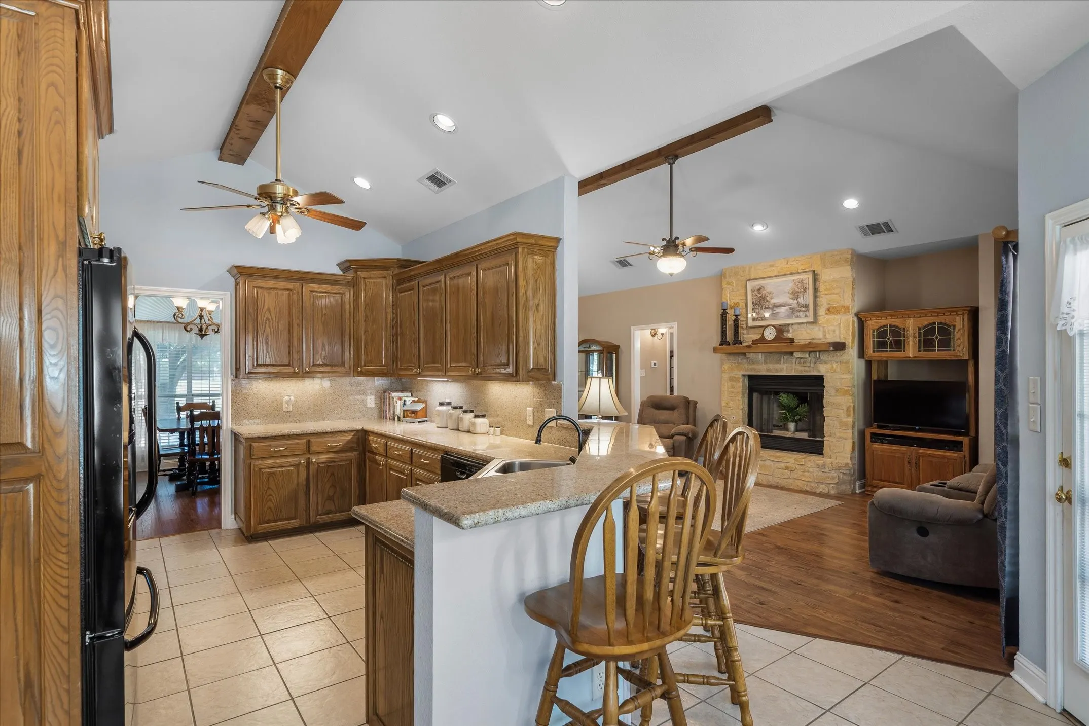 Single Family Residence For Sale in Van Zandt County , 201 Vz County Road 4136, Canton, Texas 75103, 3 Bedroom, 2 Bathroom, 2 Garage spaces, 1,914 Sqft, built in 2003, mls#21406708, Real Estate Agent in Canton, Homes For Sale in Van Zandt county, Homes For Sale in Canton, Realtor in Canton Texas, Real Estate Brokerage Independent Realty Texas, Luminita Cordes Realtor