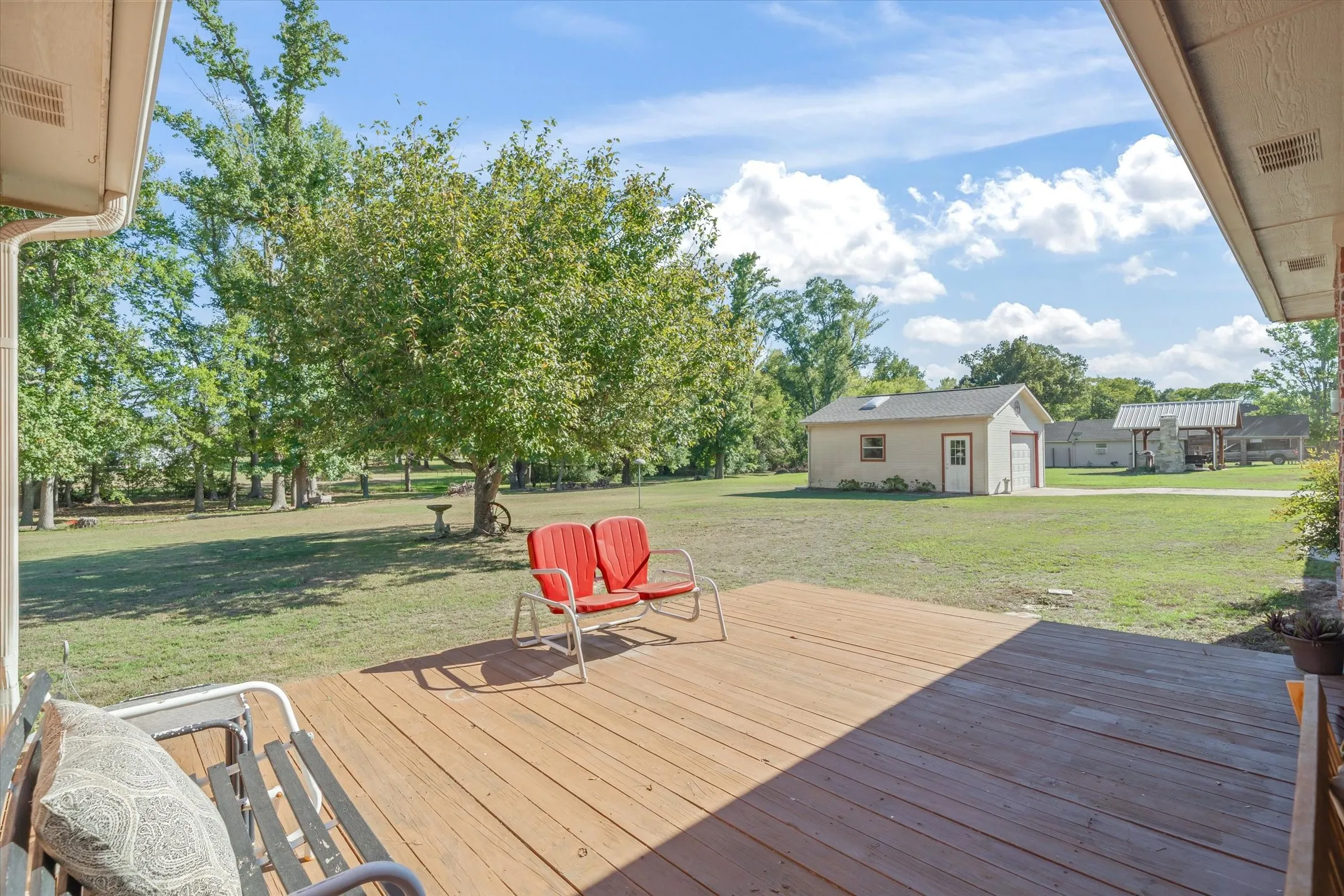Single Family Residence For Sale in Van Zandt County , 201 Vz County Road 4136, Canton, Texas 75103, 3 Bedroom, 2 Bathroom, 2 Garage spaces, 1,914 Sqft, built in 2003, mls#21406708, Real Estate Agent in Canton, Homes For Sale in Van Zandt county, Homes For Sale in Canton, Realtor in Canton Texas, Real Estate Brokerage Independent Realty Texas, Luminita Cordes Realtor