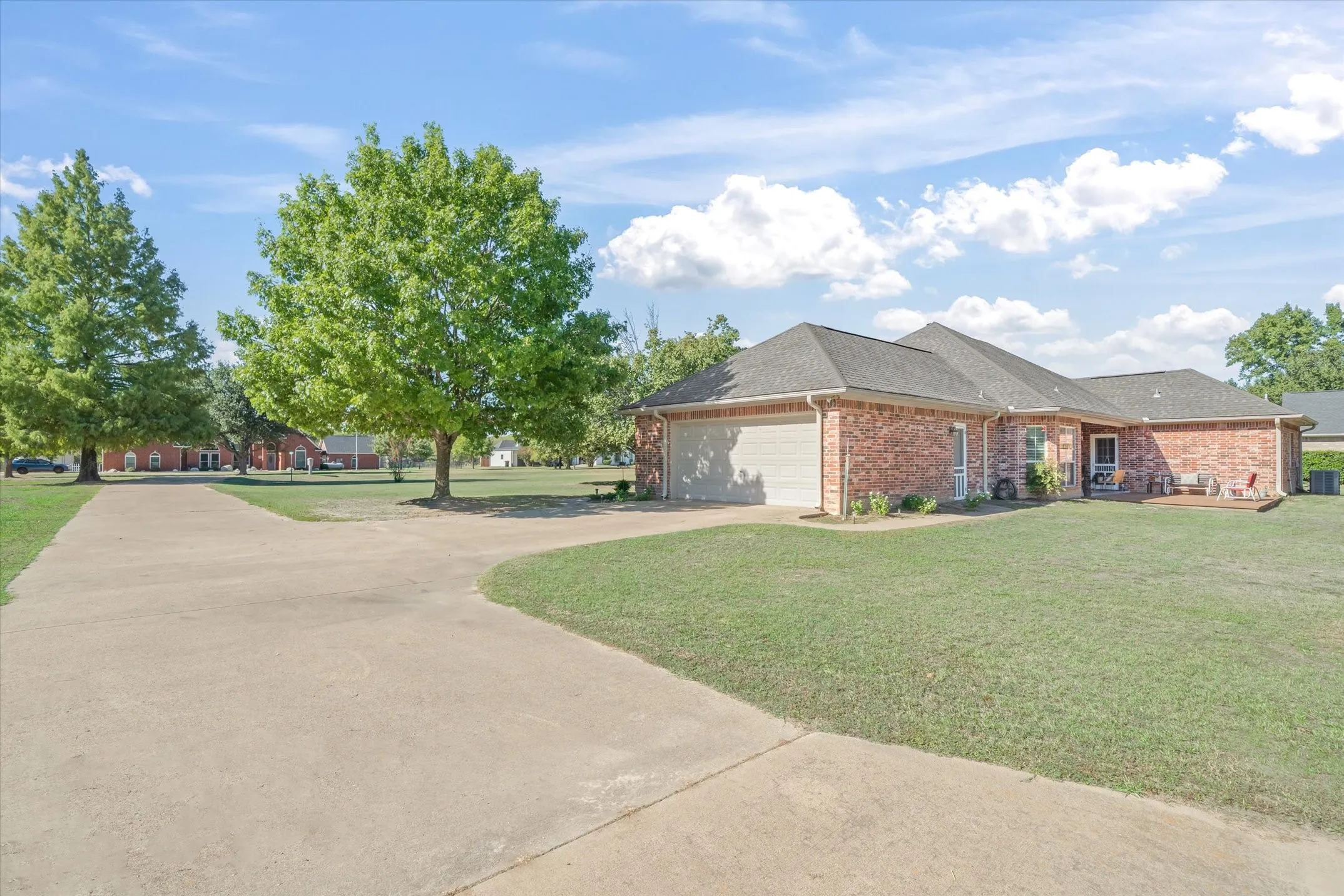 Single Family Residence For Sale in Van Zandt County , 201 Vz County Road 4136, Canton, Texas 75103, 3 Bedroom, 2 Bathroom, 2 Garage spaces, 1,914 Sqft, built in 2003, mls#21406708, Real Estate Agent in Canton, Homes For Sale in Van Zandt county, Homes For Sale in Canton, Realtor in Canton Texas, Real Estate Brokerage Independent Realty Texas, Luminita Cordes Realtor